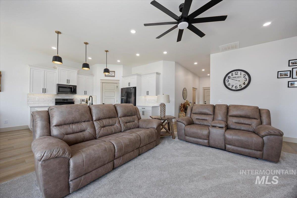 4074 Williams st, Buhl, Idaho 83316, 3 Bedrooms, 2 Bathrooms, Residential For Sale, Price $384,900, 98985135