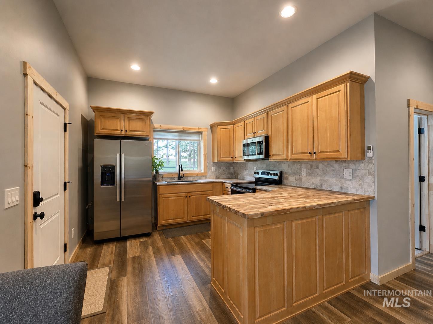 3748 Apache Rd, New Plymouth, Idaho 83655, 4 Bedrooms, 2.5 Bathrooms, Residential For Sale, Price $995,000,MLS 98985136