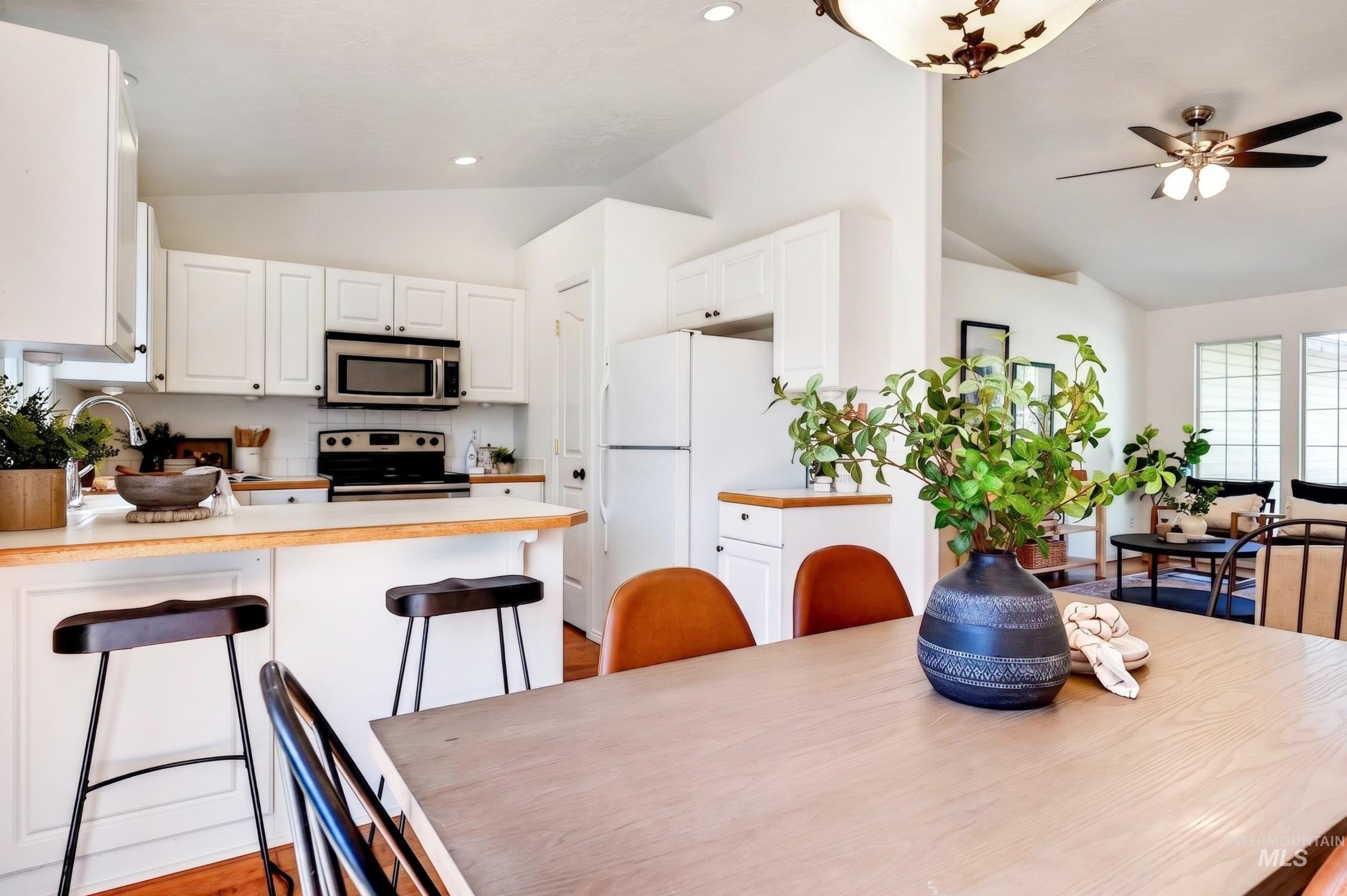 6730 N Waterlilly Way, Boise, Idaho 83714, 3 Bedrooms, 2 Bathrooms, Residential For Sale, Price $465,000, 98985142