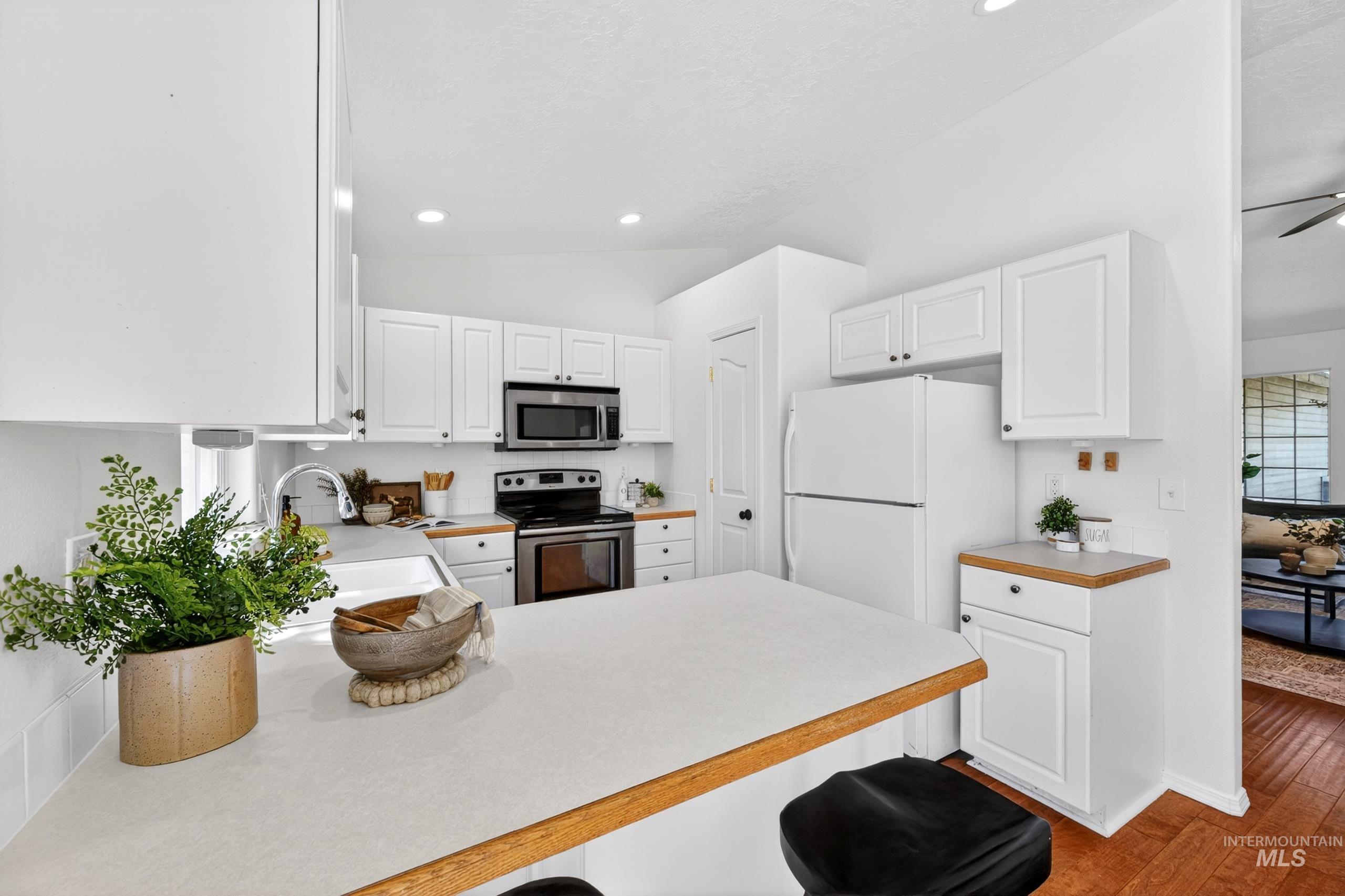 6730 N Waterlilly Way, Boise, Idaho 83714, 3 Bedrooms, 2 Bathrooms, Residential For Sale, Price $465,000, 98985142