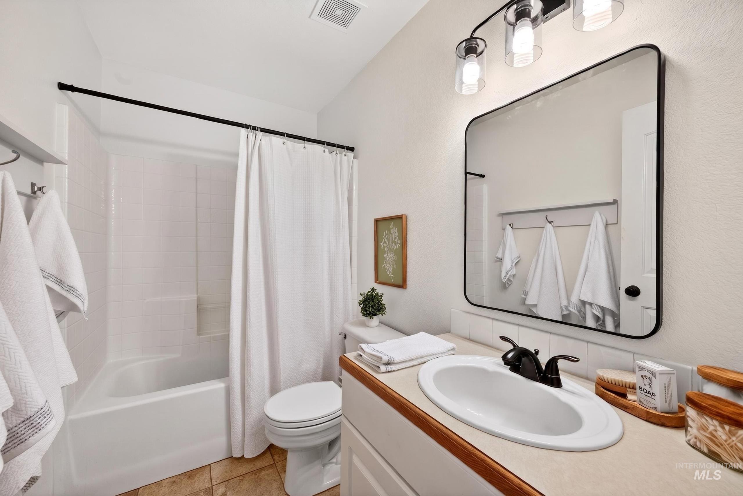 6730 N Waterlilly Way, Boise, Idaho 83714, 3 Bedrooms, 2 Bathrooms, Residential For Sale, Price $465,000, 98985142