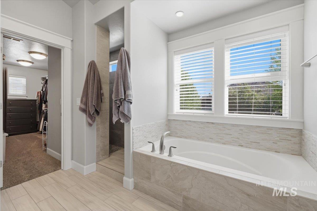 2482 E Taormina, Meridian, Idaho 83642-5181, 5 Bedrooms, 3 Bathrooms, Residential For Sale, Price $774,900,MLS 98985145