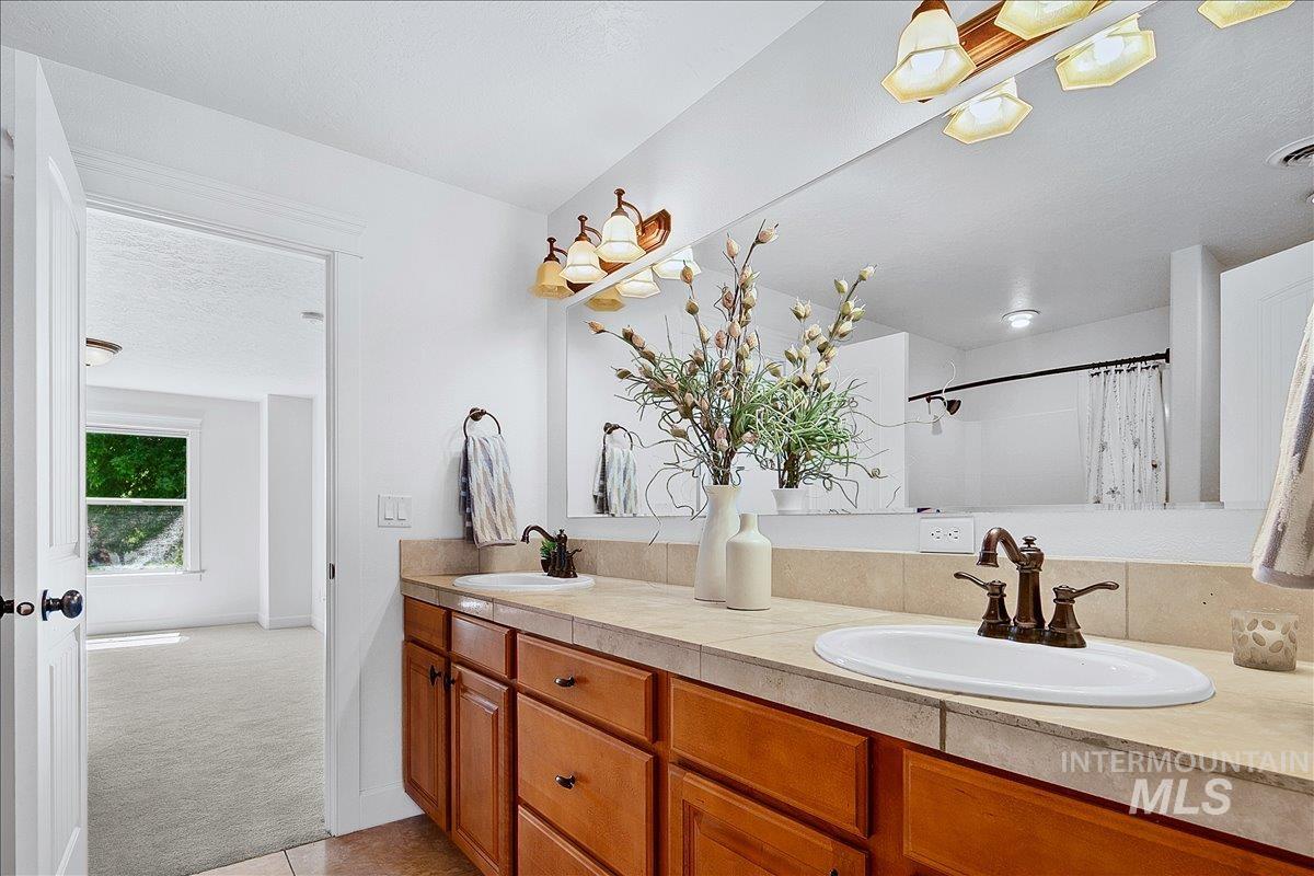 2487 W Ladle Rapids St., Meridian, Idaho 83646, 4 Bedrooms, 3.5 Bathrooms, Residential For Sale, Price $969,500, 98985150
