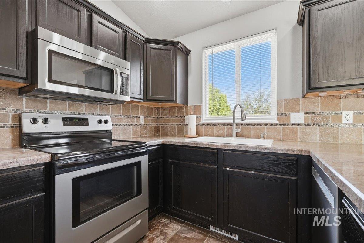 344 W Farmall, Kuna, Idaho 83634, 3 Bedrooms, 2 Bathrooms, Residential For Sale, Price $345,000,MLS 98985153