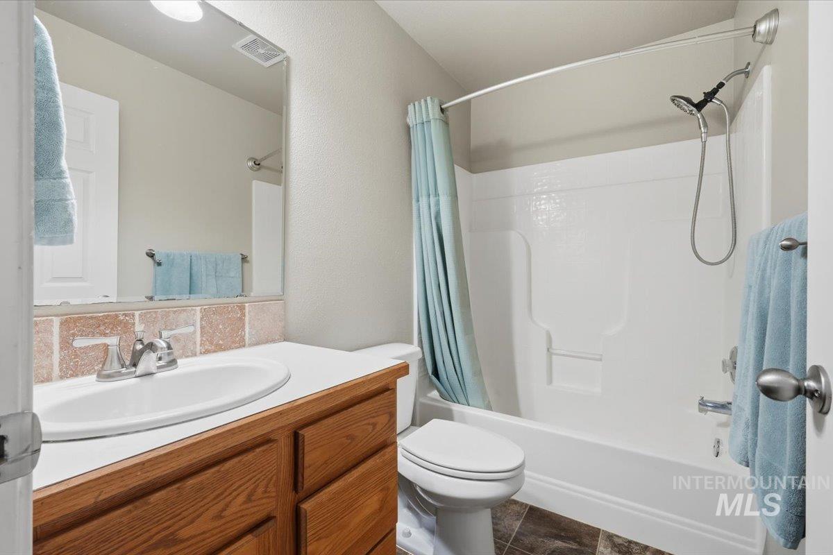 344 W Farmall, Kuna, Idaho 83634, 3 Bedrooms, 2 Bathrooms, Residential For Sale, Price $345,000,MLS 98985153