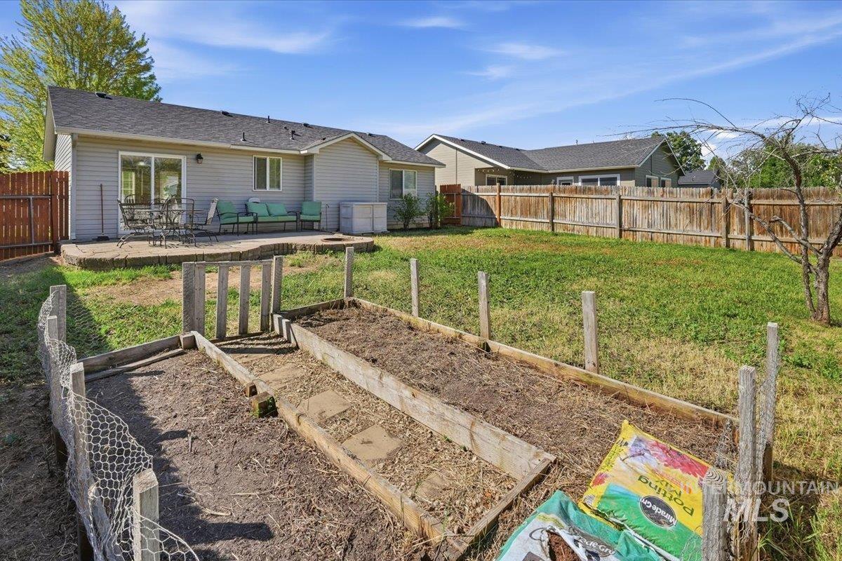 344 W Farmall, Kuna, Idaho 83634, 3 Bedrooms, 2 Bathrooms, Residential For Sale, Price $345,000,MLS 98985153
