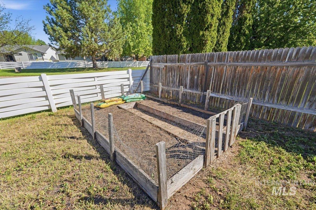 344 W Farmall, Kuna, Idaho 83634, 3 Bedrooms, 2 Bathrooms, Residential For Sale, Price $345,000,MLS 98985153