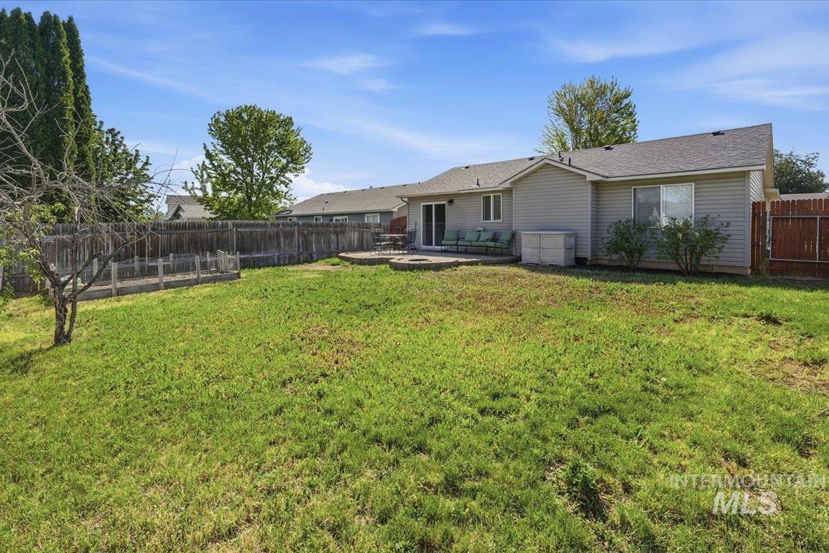 344 W Farmall, Kuna, Idaho 83634, 3 Bedrooms, 2 Bathrooms, Residential For Sale, Price $345,000,MLS 98985153