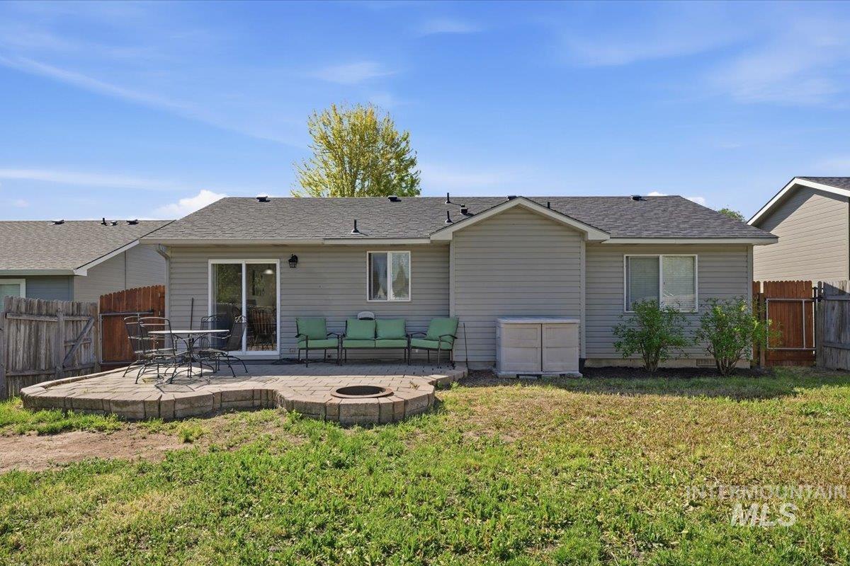 344 W Farmall, Kuna, Idaho 83634, 3 Bedrooms, 2 Bathrooms, Residential For Sale, Price $345,000,MLS 98985153