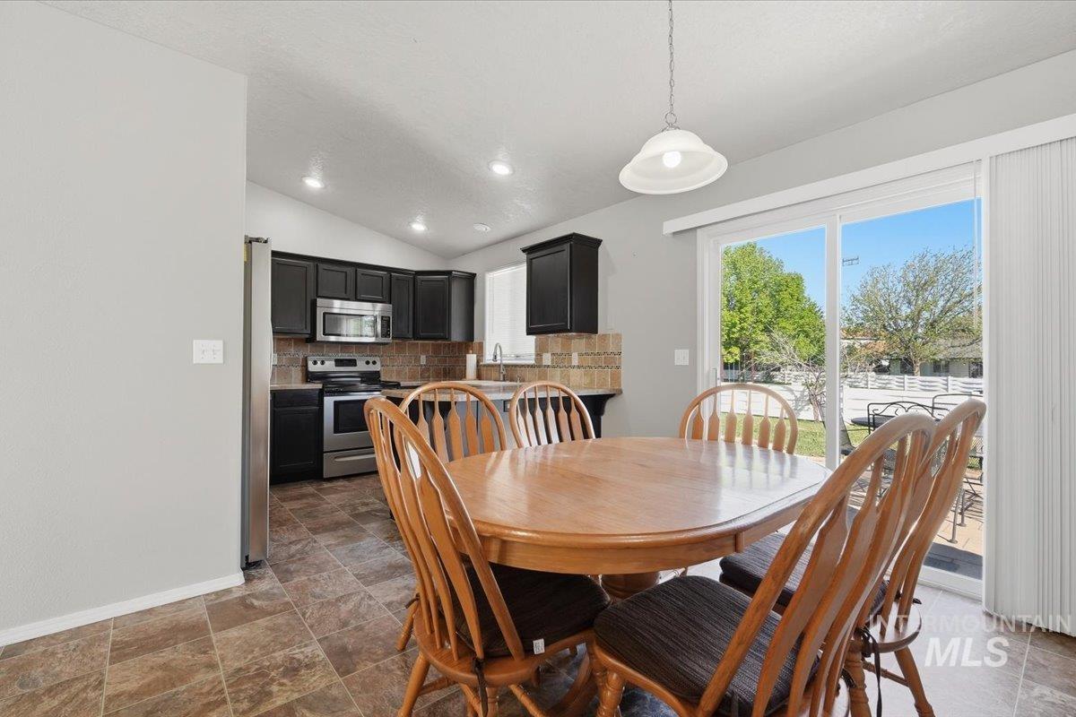 344 W Farmall, Kuna, Idaho 83634, 3 Bedrooms, 2 Bathrooms, Residential For Sale, Price $345,000,MLS 98985153