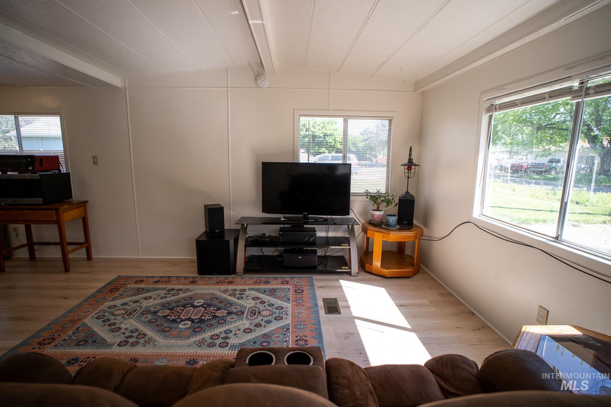 3037 N Kimball St, Boise, Idaho 83704, 2 Bedrooms, 1 Bathroom, Residential For Sale, Price $70,000,MLS 98985158