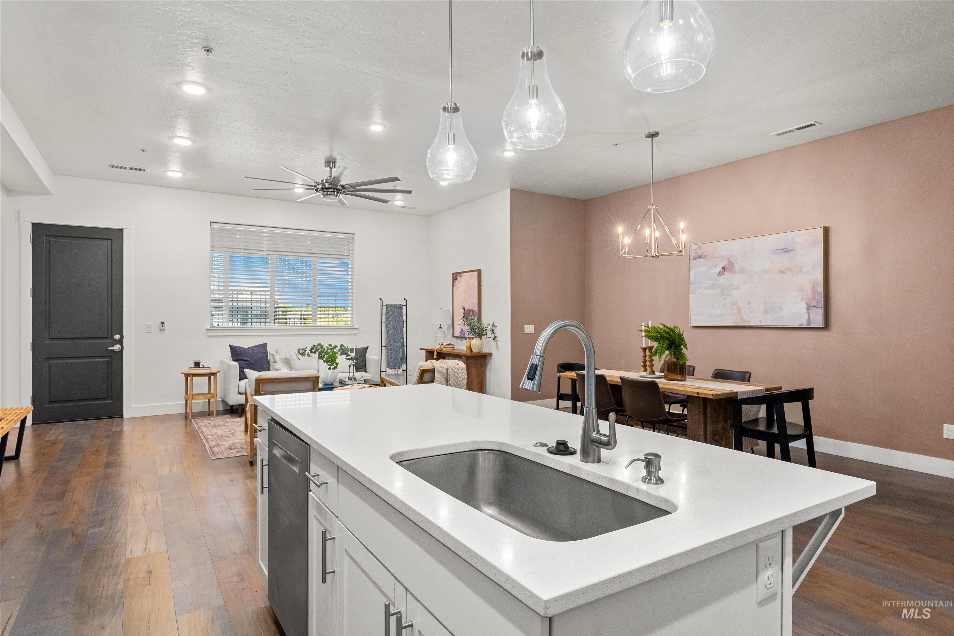 1424 W Front St, Boise, Idaho 83702, 2 Bedrooms, 2 Bathrooms, Residential For Sale, Price $597,000, 98985163