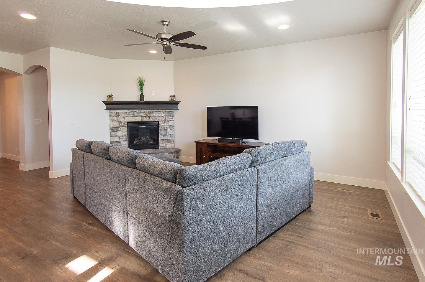 10313 Baker Lake St, Nampa, Idaho 83687, 3 Bedrooms, 2 Bathrooms, Residential For Sale, Price $479,900, 98985165