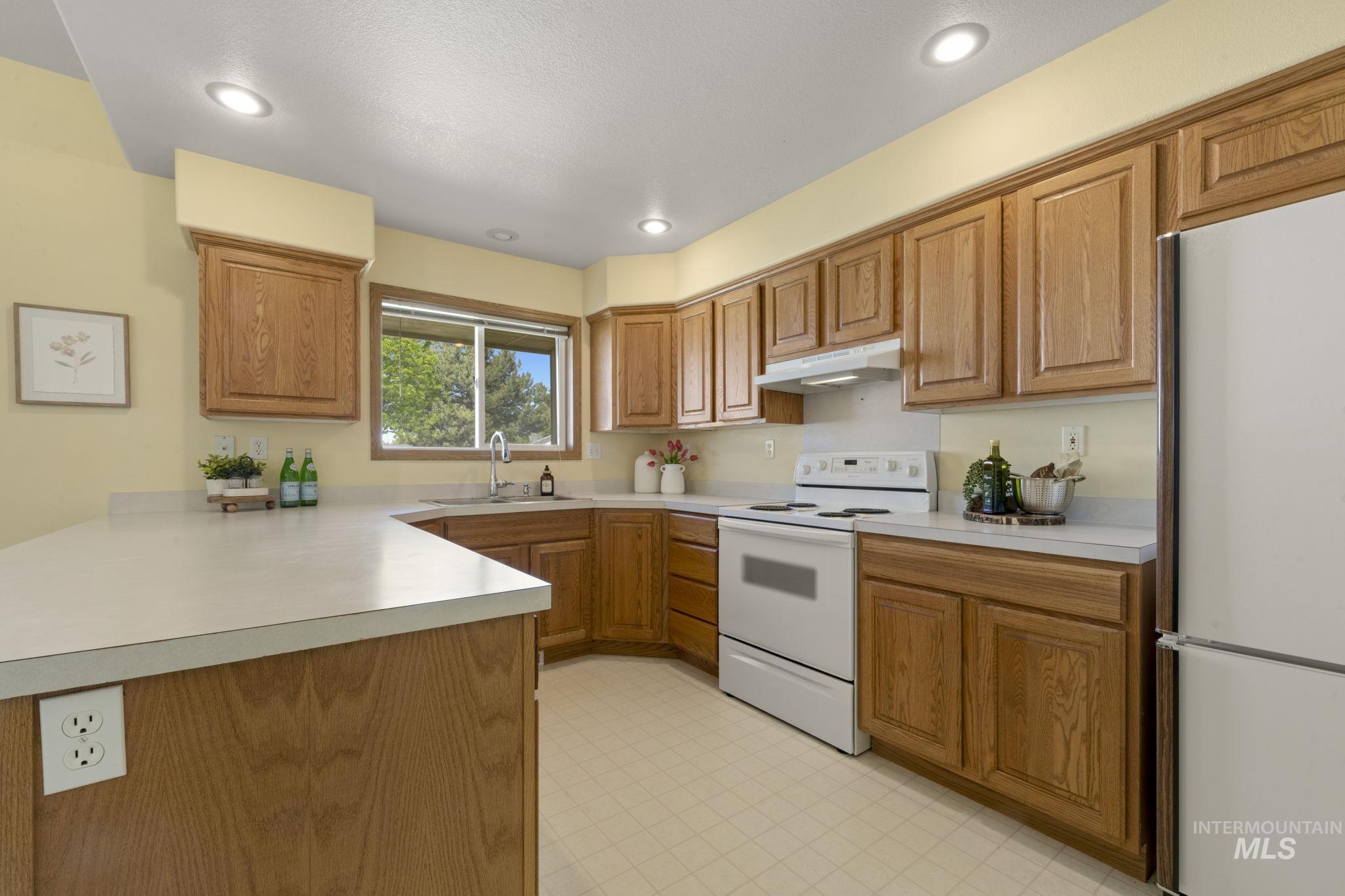 3114 Sunridge Dr, Caldwell, Idaho 83605, 3 Bedrooms, 2 Bathrooms, Residential For Sale, Price $340,000,MLS 98985168