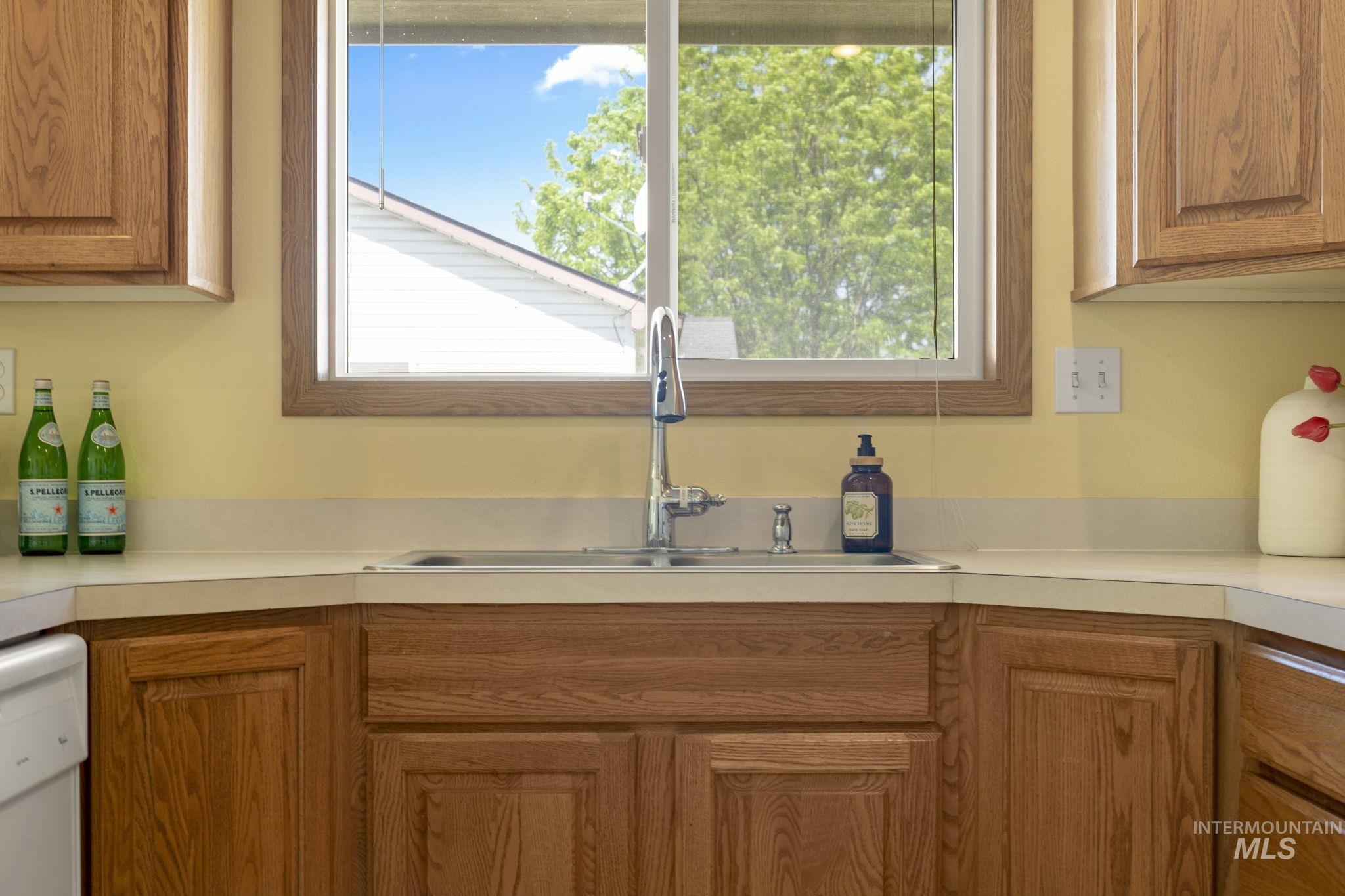 3114 Sunridge Dr, Caldwell, Idaho 83605, 3 Bedrooms, 2 Bathrooms, Residential For Sale, Price $340,000,MLS 98985168