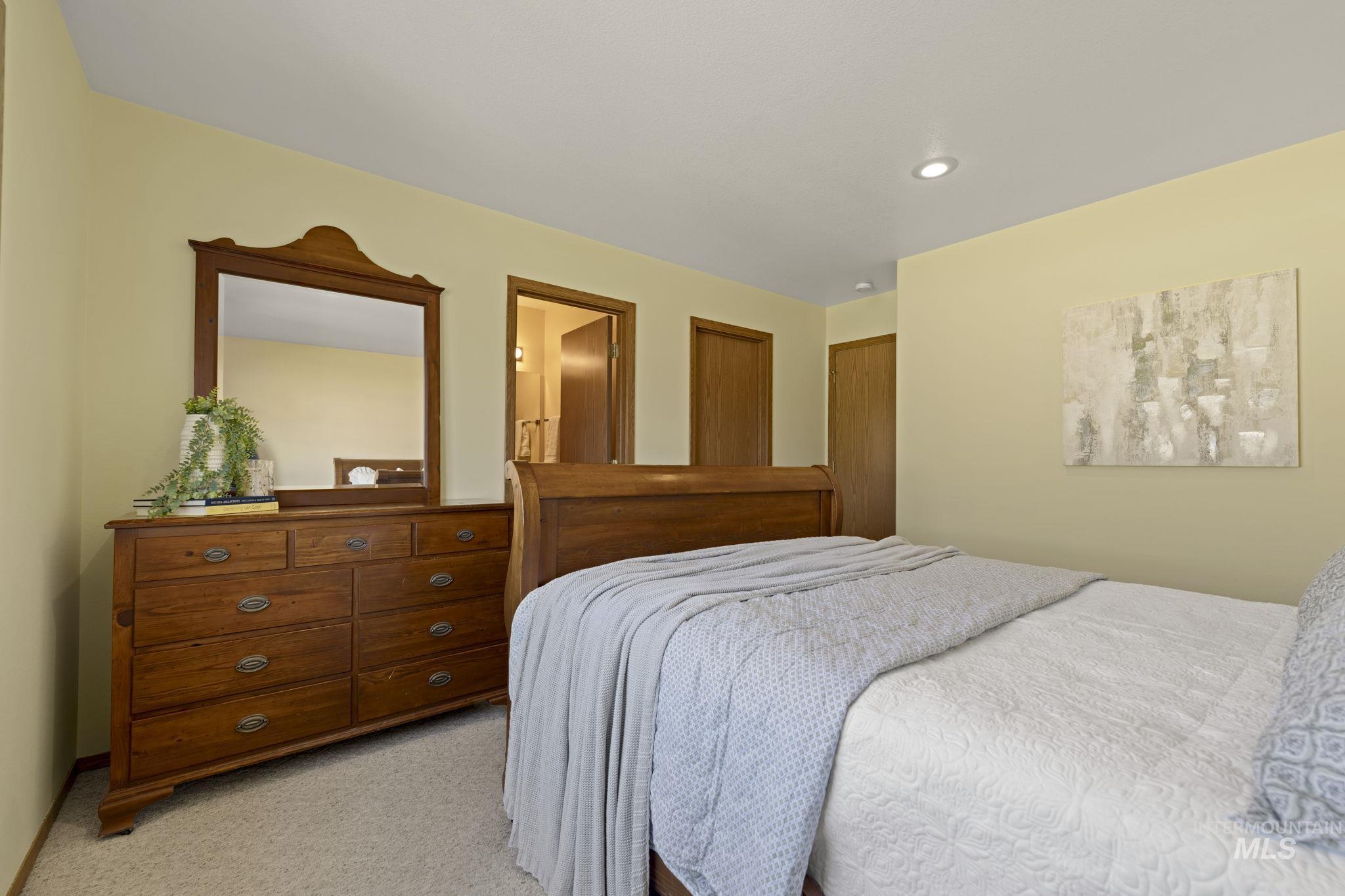 3114 Sunridge Dr, Caldwell, Idaho 83605, 3 Bedrooms, 2 Bathrooms, Residential For Sale, Price $340,000,MLS 98985168