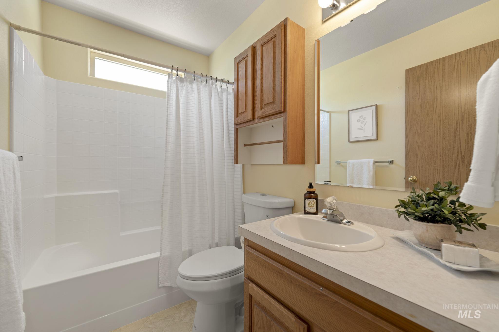 3114 Sunridge Dr, Caldwell, Idaho 83605, 3 Bedrooms, 2 Bathrooms, Residential For Sale, Price $340,000,MLS 98985168