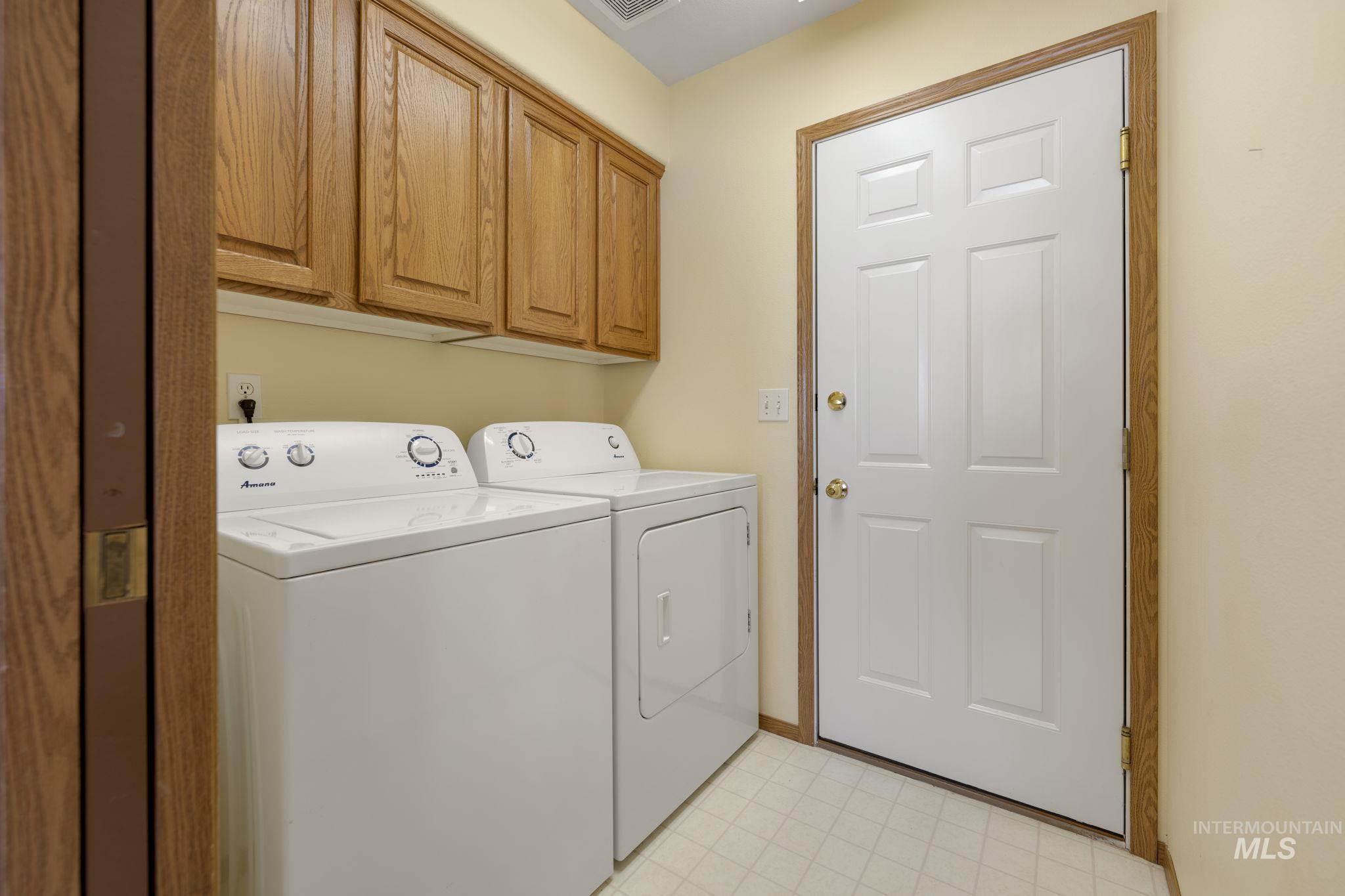 3114 Sunridge Dr, Caldwell, Idaho 83605, 3 Bedrooms, 2 Bathrooms, Residential For Sale, Price $340,000,MLS 98985168
