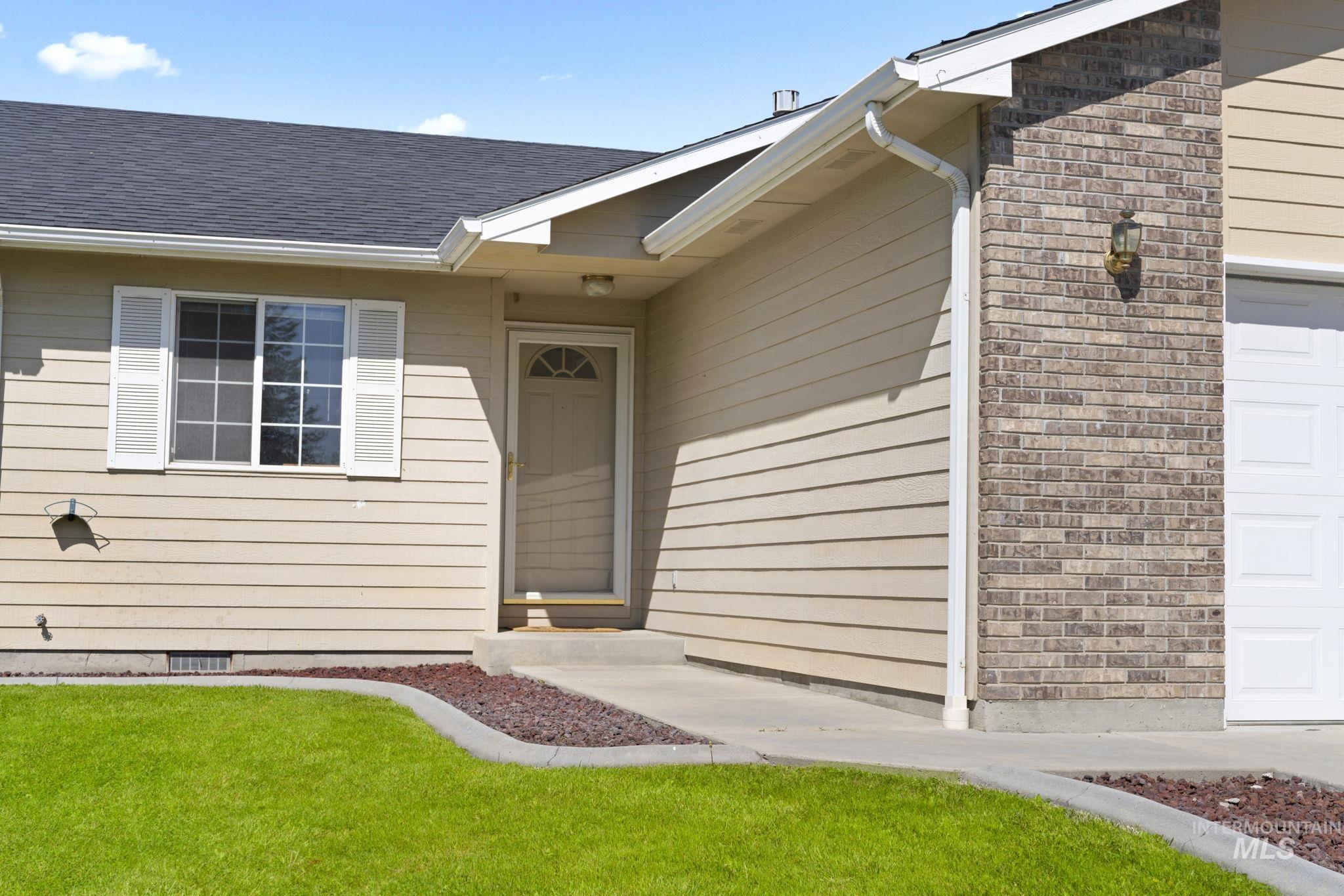 3114 Sunridge Dr, Caldwell, Idaho 83605, 3 Bedrooms, 2 Bathrooms, Residential For Sale, Price $340,000,MLS 98985168