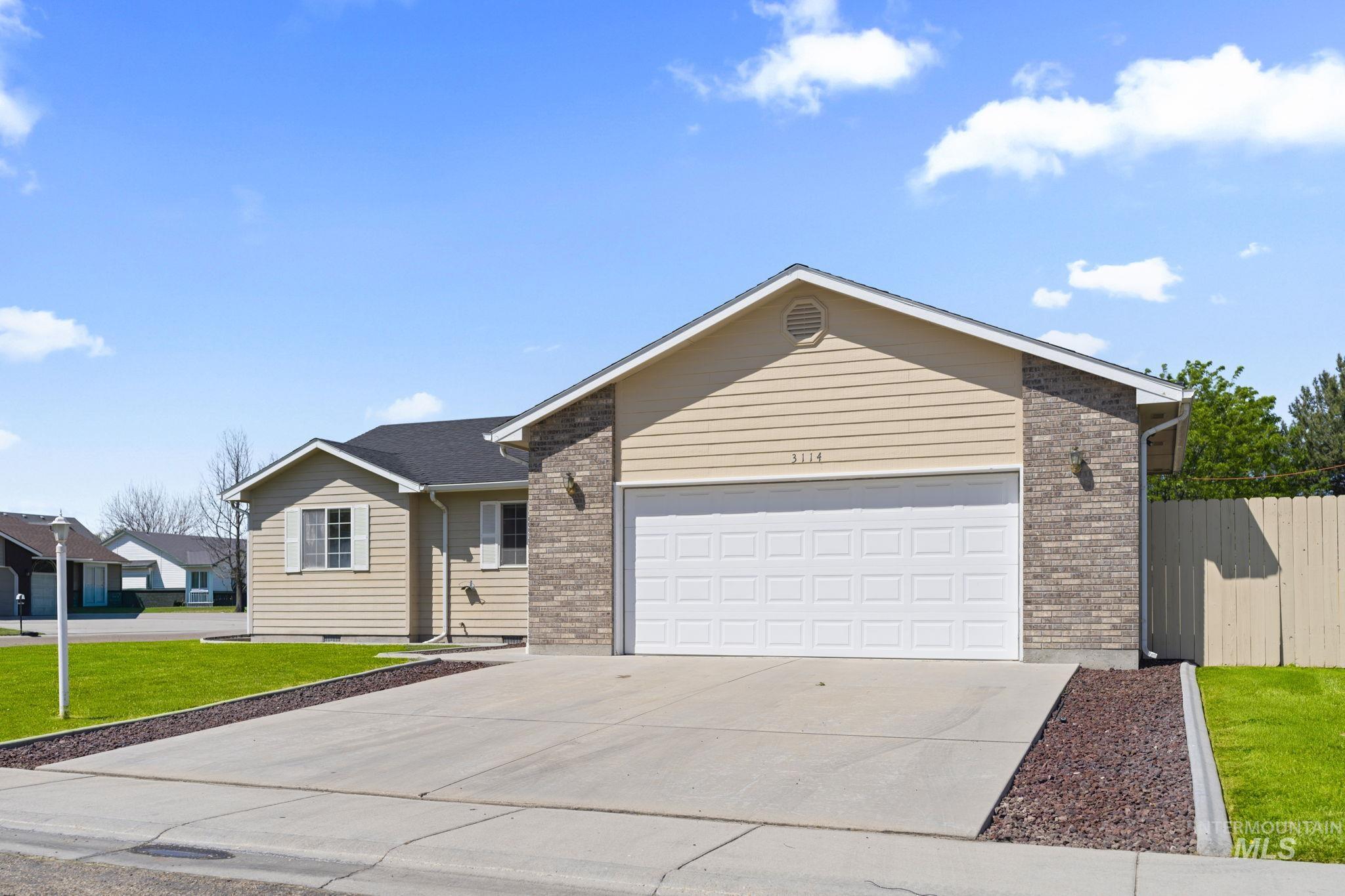 3114 Sunridge Dr, Caldwell, Idaho 83605, 3 Bedrooms, 2 Bathrooms, Residential For Sale, Price $340,000,MLS 98985168