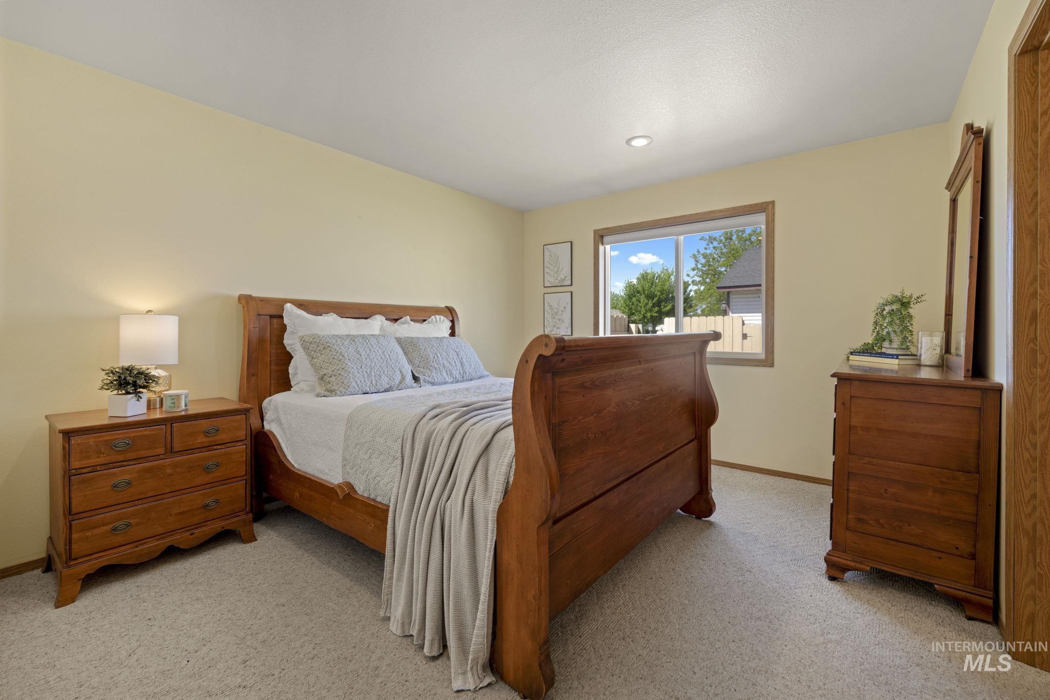 3114 Sunridge Dr, Caldwell, Idaho 83605, 3 Bedrooms, 2 Bathrooms, Residential For Sale, Price $340,000,MLS 98985168