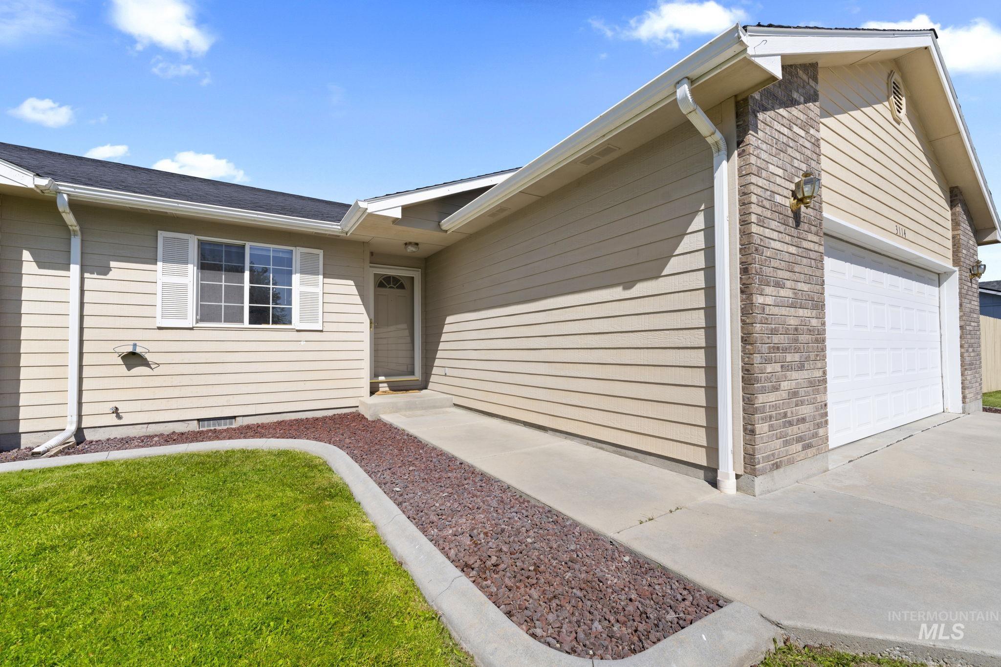 3114 Sunridge Dr, Caldwell, Idaho 83605, 3 Bedrooms, 2 Bathrooms, Residential For Sale, Price $340,000,MLS 98985168