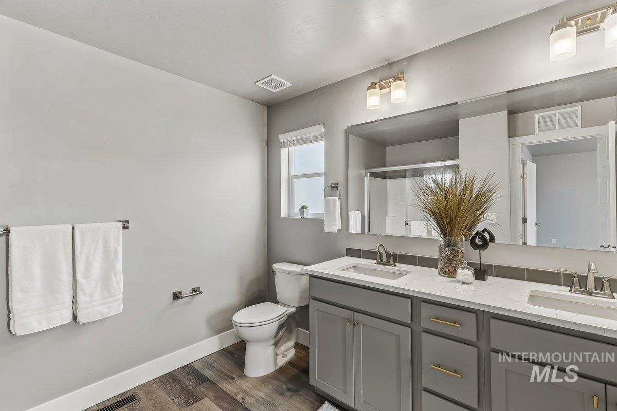 353 S Calf Creek, Meridian, Idaho 83642, 3 Bedrooms, 2.5 Bathrooms, Residential For Sale, Price $439,900, 98985174
