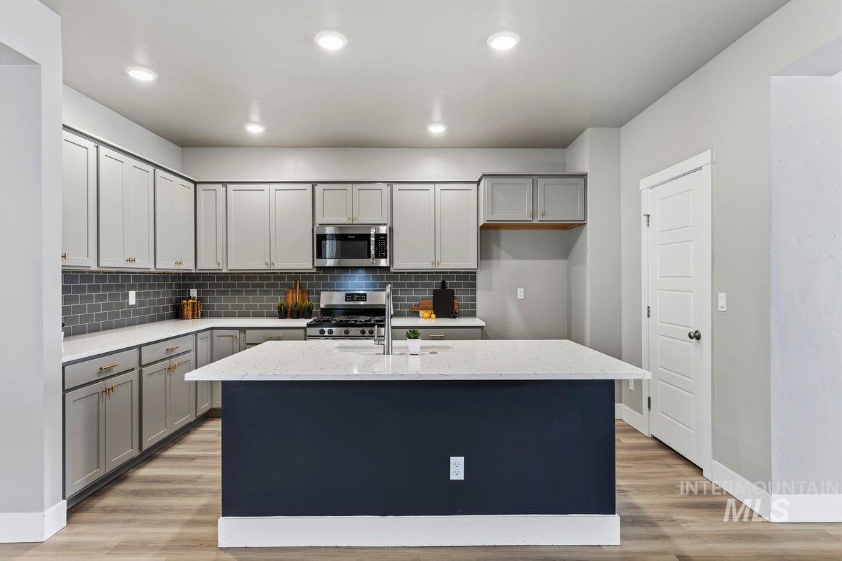 353 S Calf Creek, Meridian, Idaho 83642, 3 Bedrooms, 2.5 Bathrooms, Residential For Sale, Price $439,900, 98985174