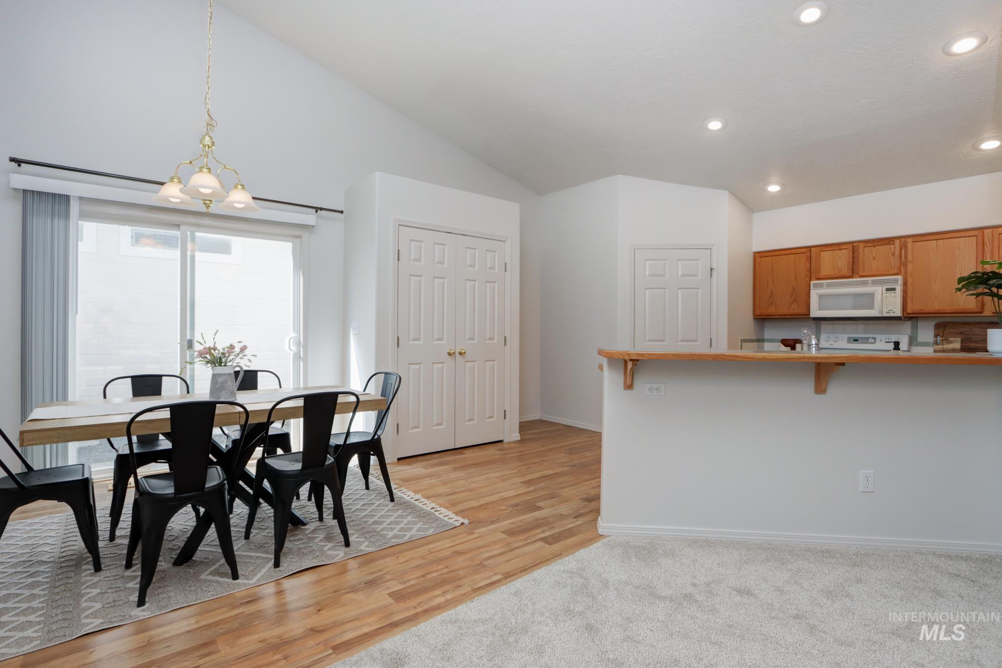 2640 N Englewood Way, Meridian, Idaho 83646, 2 Bedrooms, 2 Bathrooms, Residential For Sale, Price $384,000, 98985175