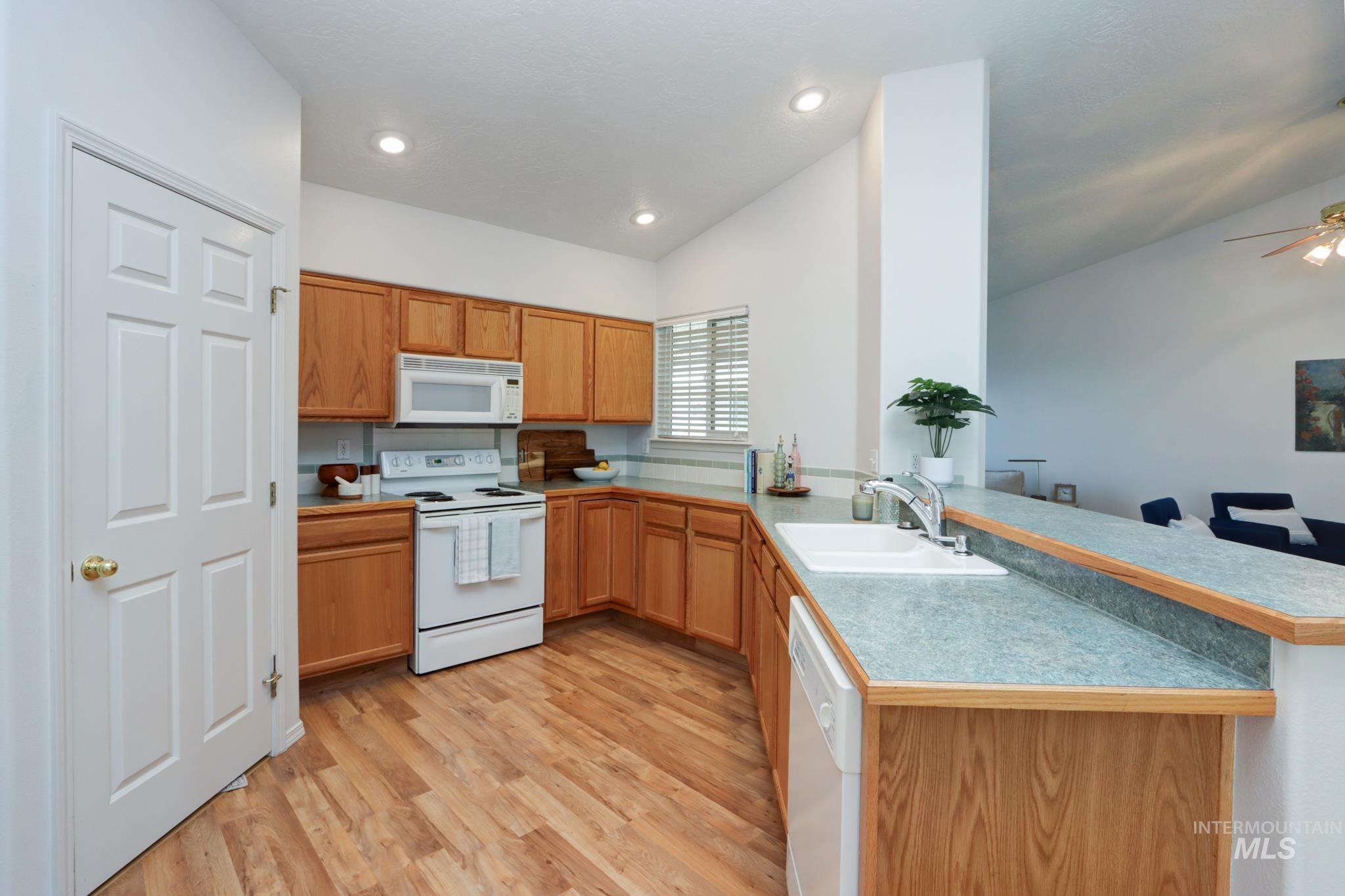 2640 N Englewood Way, Meridian, Idaho 83646, 2 Bedrooms, 2 Bathrooms, Residential For Sale, Price $384,000, 98985175