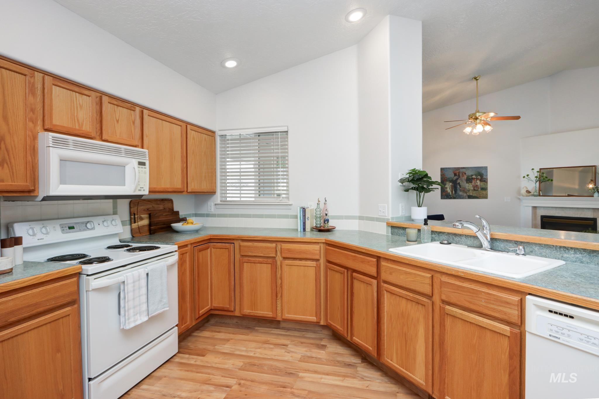 2640 N Englewood Way, Meridian, Idaho 83646, 2 Bedrooms, 2 Bathrooms, Residential For Sale, Price $384,000, 98985175