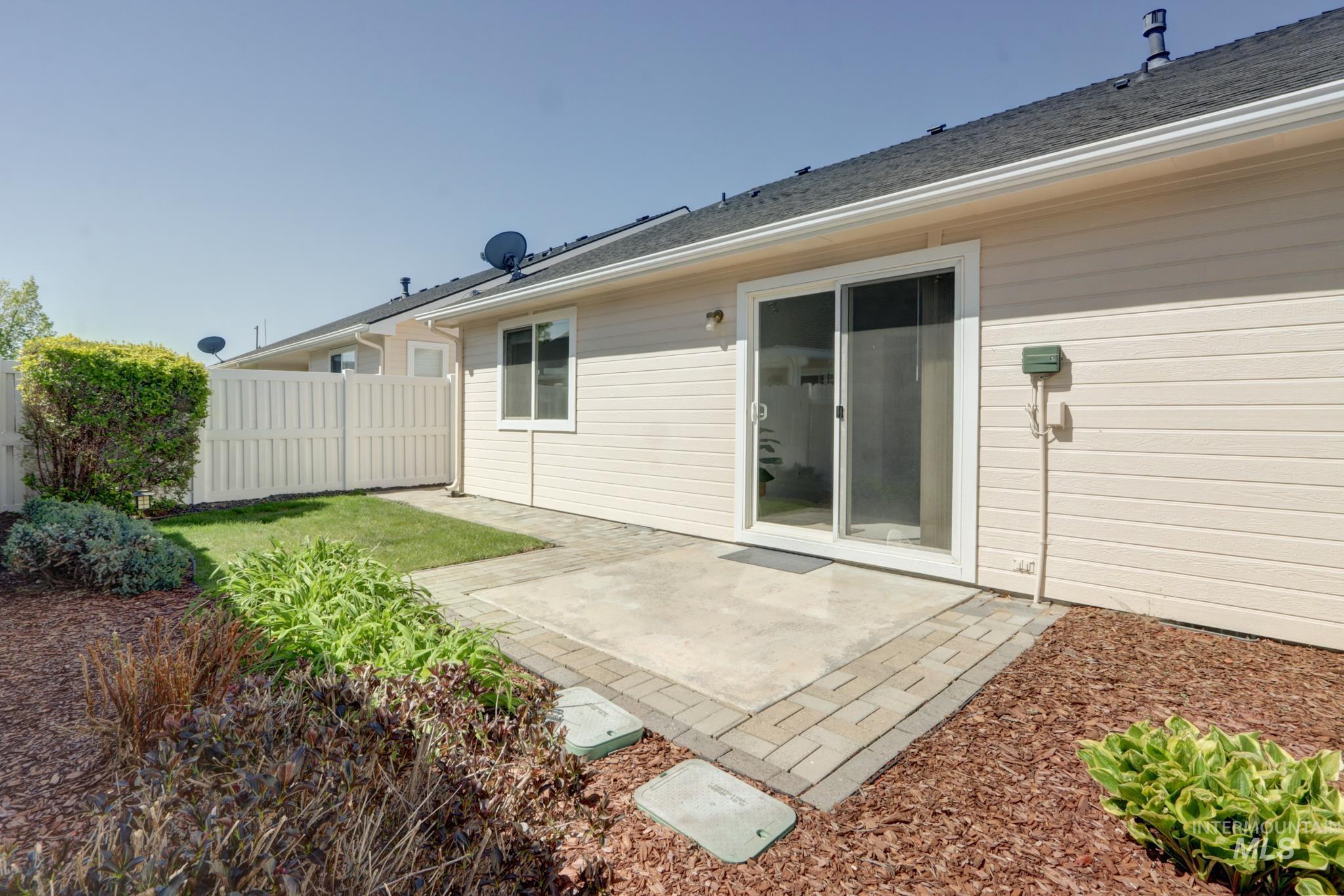 2640 N Englewood Way, Meridian, Idaho 83646, 2 Bedrooms, 2 Bathrooms, Residential For Sale, Price $384,000, 98985175