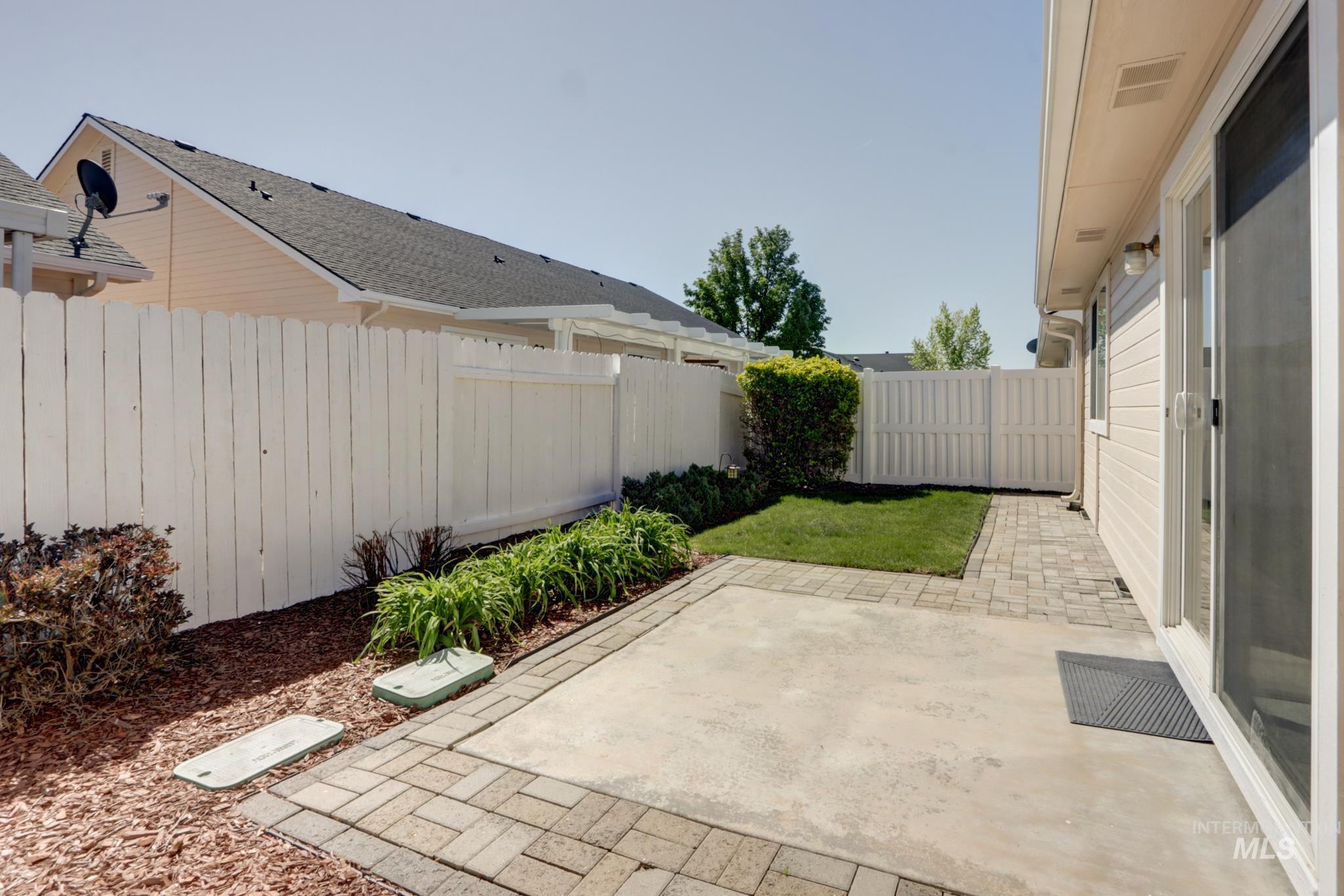 2640 N Englewood Way, Meridian, Idaho 83646, 2 Bedrooms, 2 Bathrooms, Residential For Sale, Price $384,000, 98985175