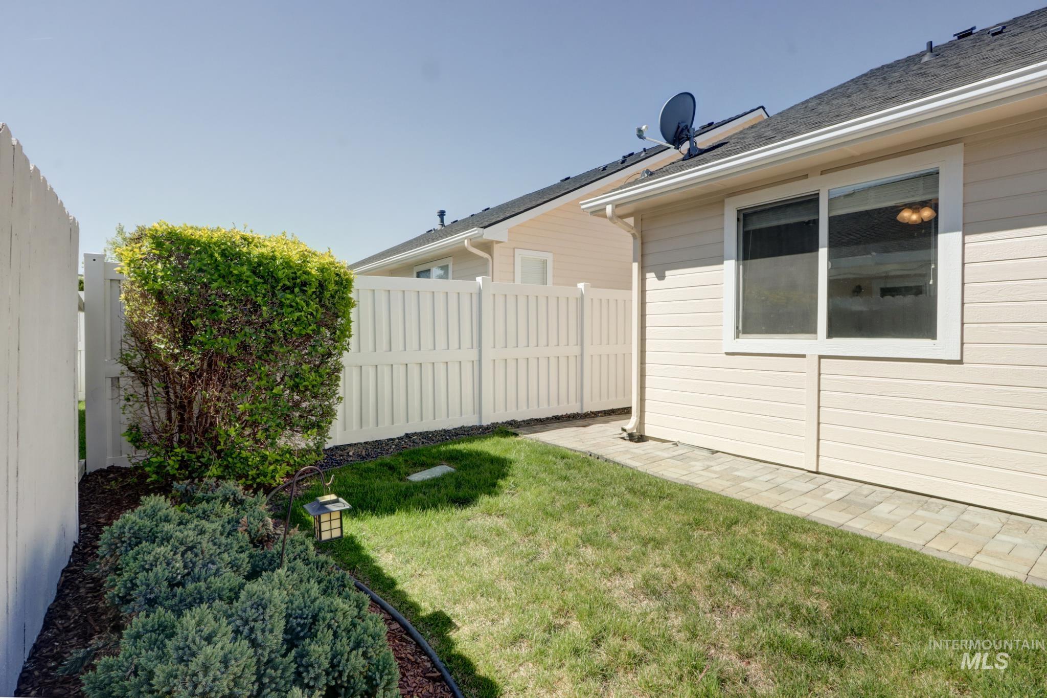 2640 N Englewood Way, Meridian, Idaho 83646, 2 Bedrooms, 2 Bathrooms, Residential For Sale, Price $384,000, 98985175