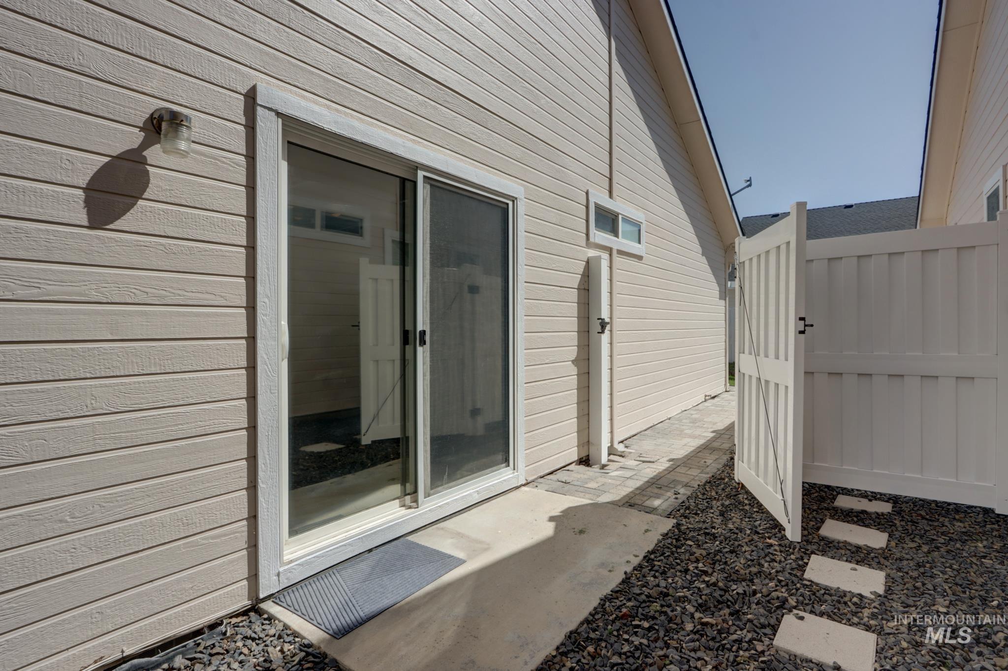 2640 N Englewood Way, Meridian, Idaho 83646, 2 Bedrooms, 2 Bathrooms, Residential For Sale, Price $384,000, 98985175