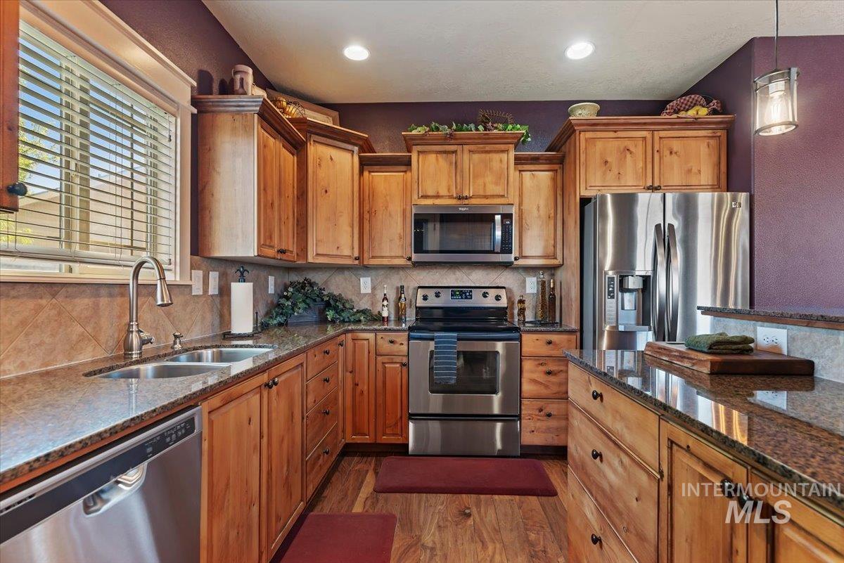 676 Kennedy Ct, Middleton, Idaho 83644-6027, 5 Bedrooms, 2.5 Bathrooms, Residential For Sale, Price $599,900, 98985185