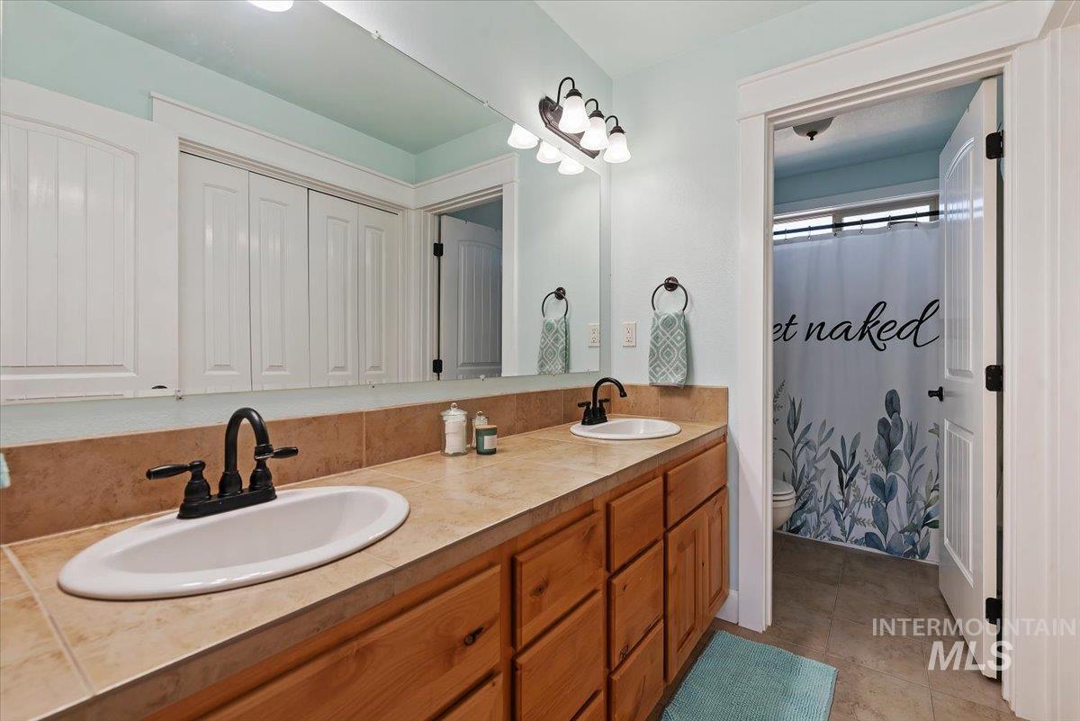 676 Kennedy Ct, Middleton, Idaho 83644-6027, 5 Bedrooms, 2.5 Bathrooms, Residential For Sale, Price $599,900, 98985185