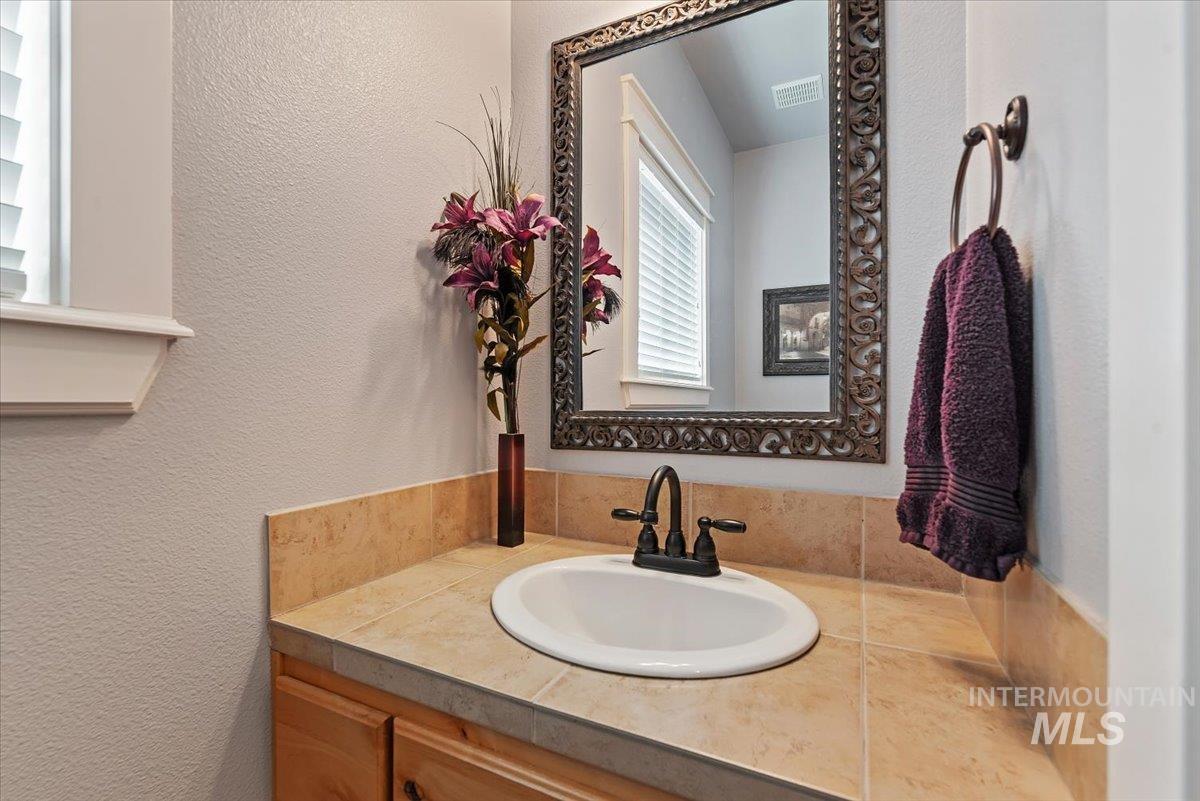 676 Kennedy Ct, Middleton, Idaho 83644-6027, 5 Bedrooms, 2.5 Bathrooms, Residential For Sale, Price $599,900, 98985185