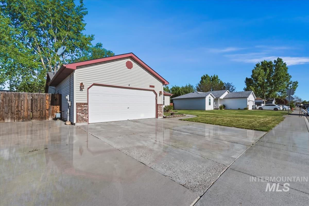 1435 Kyle Street, Mountain Home, Idaho 83647, 3 Bedrooms, 2 Bathrooms, Residential For Sale, Price $319,900,MLS 98985187