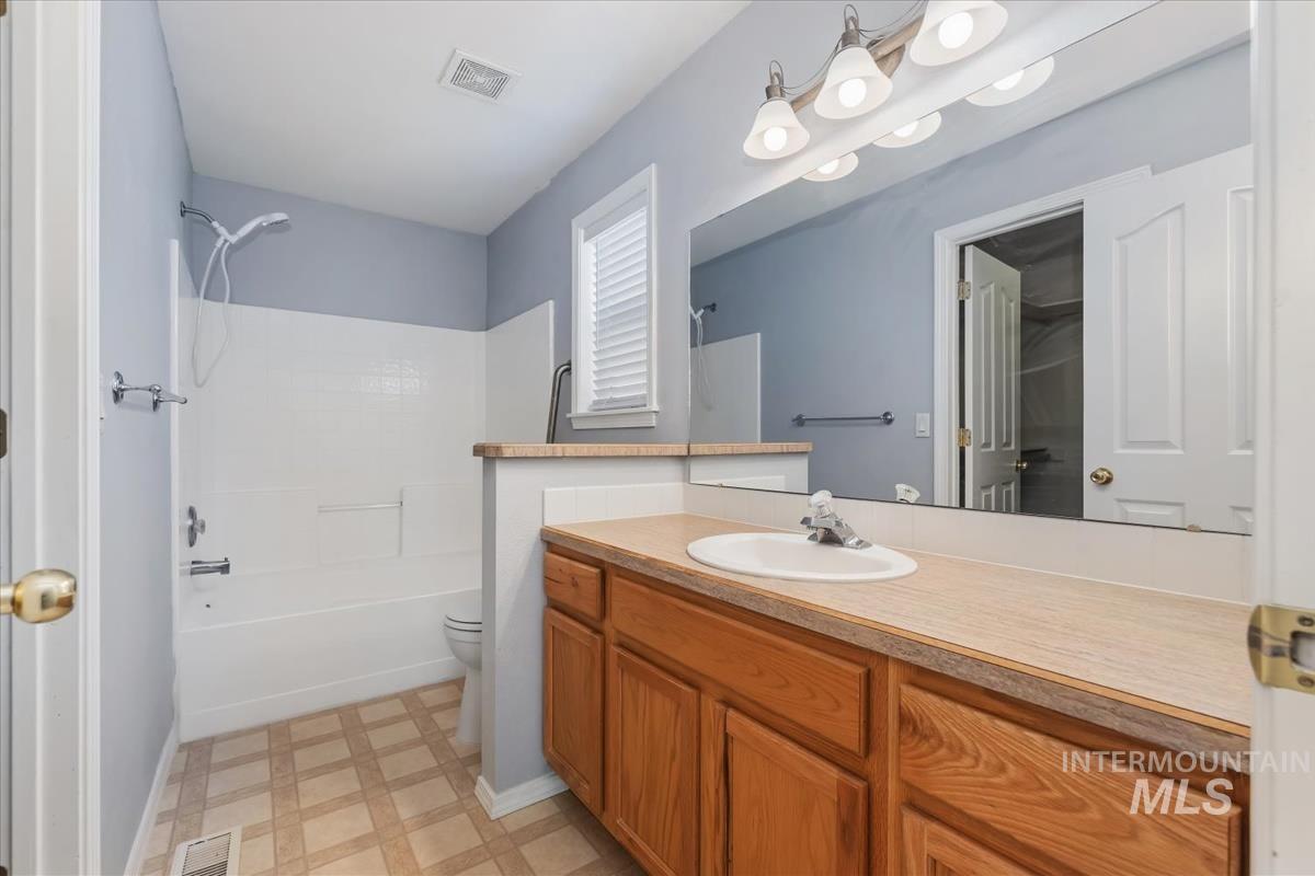 1435 Kyle Street, Mountain Home, Idaho 83647, 3 Bedrooms, 2 Bathrooms, Residential For Sale, Price $319,900,MLS 98985187