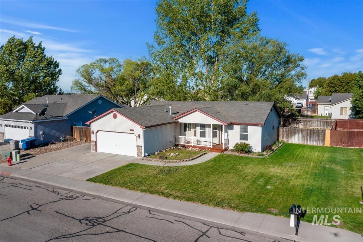 1435 Kyle Street, Mountain Home, Idaho 83647, 3 Bedrooms, 2 Bathrooms, Residential For Sale, Price $319,900,MLS 98985187