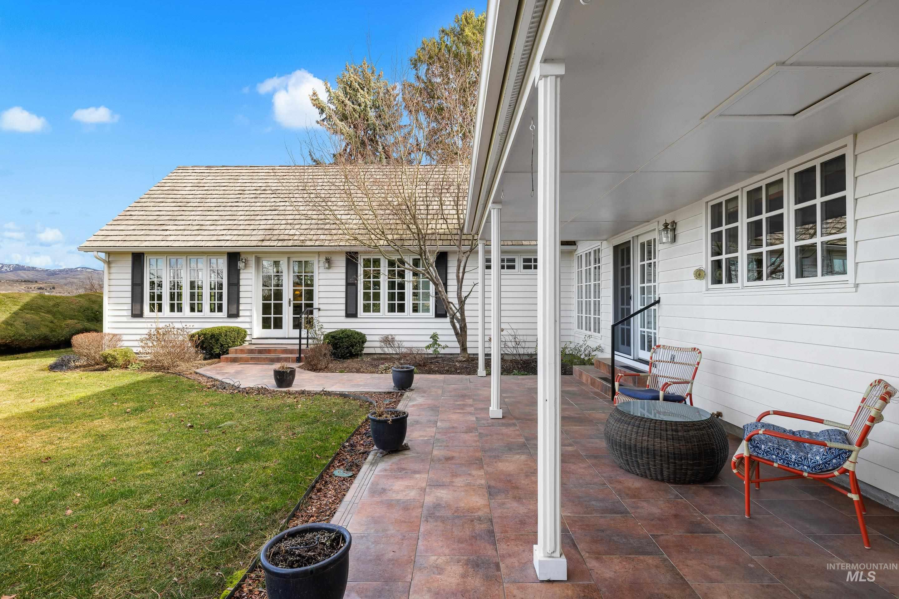 4225 N Cole Lane, Boise, Idaho 83704, 4 Bedrooms, 3.5 Bathrooms, Residential For Sale, Price $995,000, 98985189