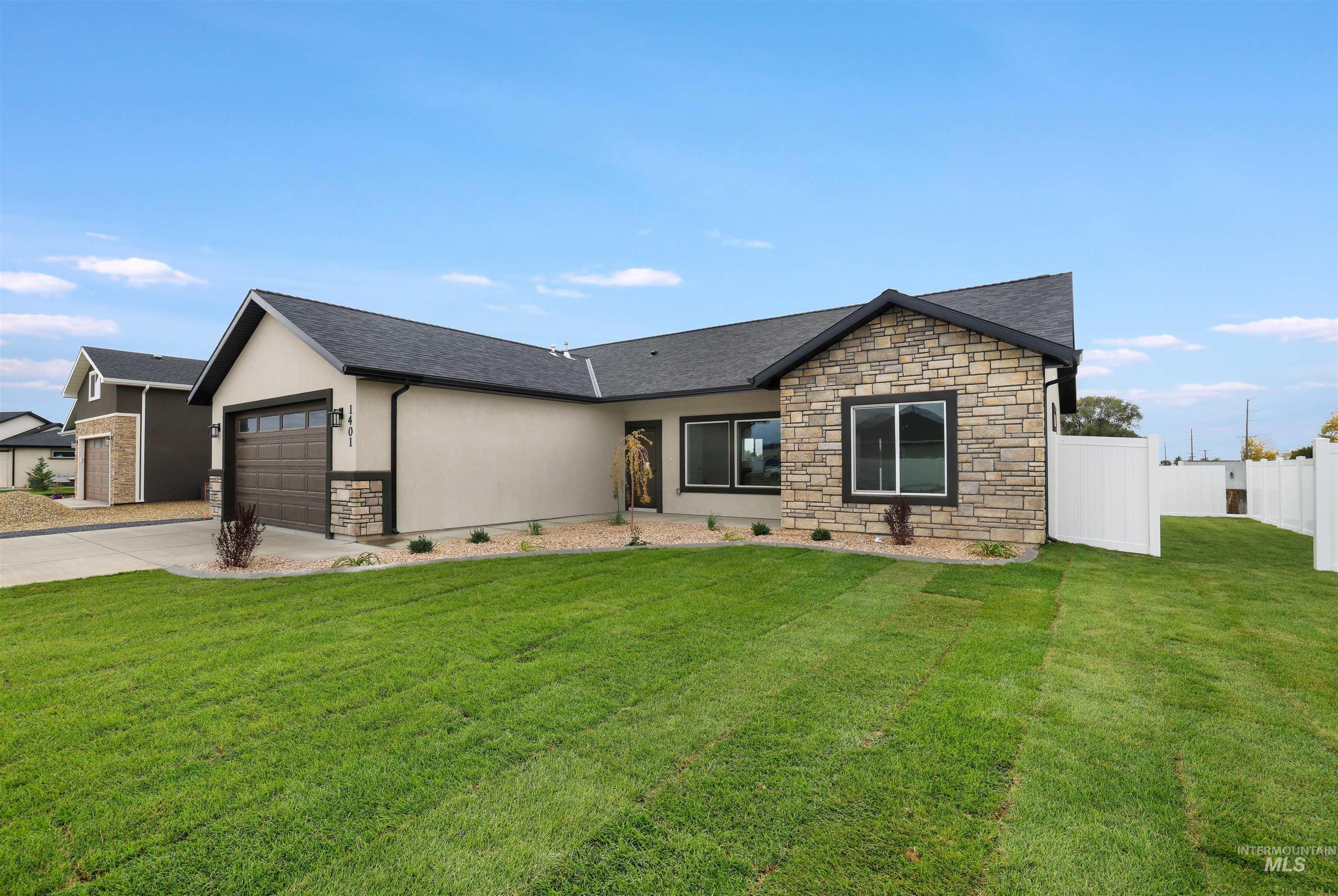 1401 Leslie Drive, Jerome, Idaho 83338, 3 Bedrooms, 2 Bathrooms, Residential For Sale, Price $399,900,MLS 98985191