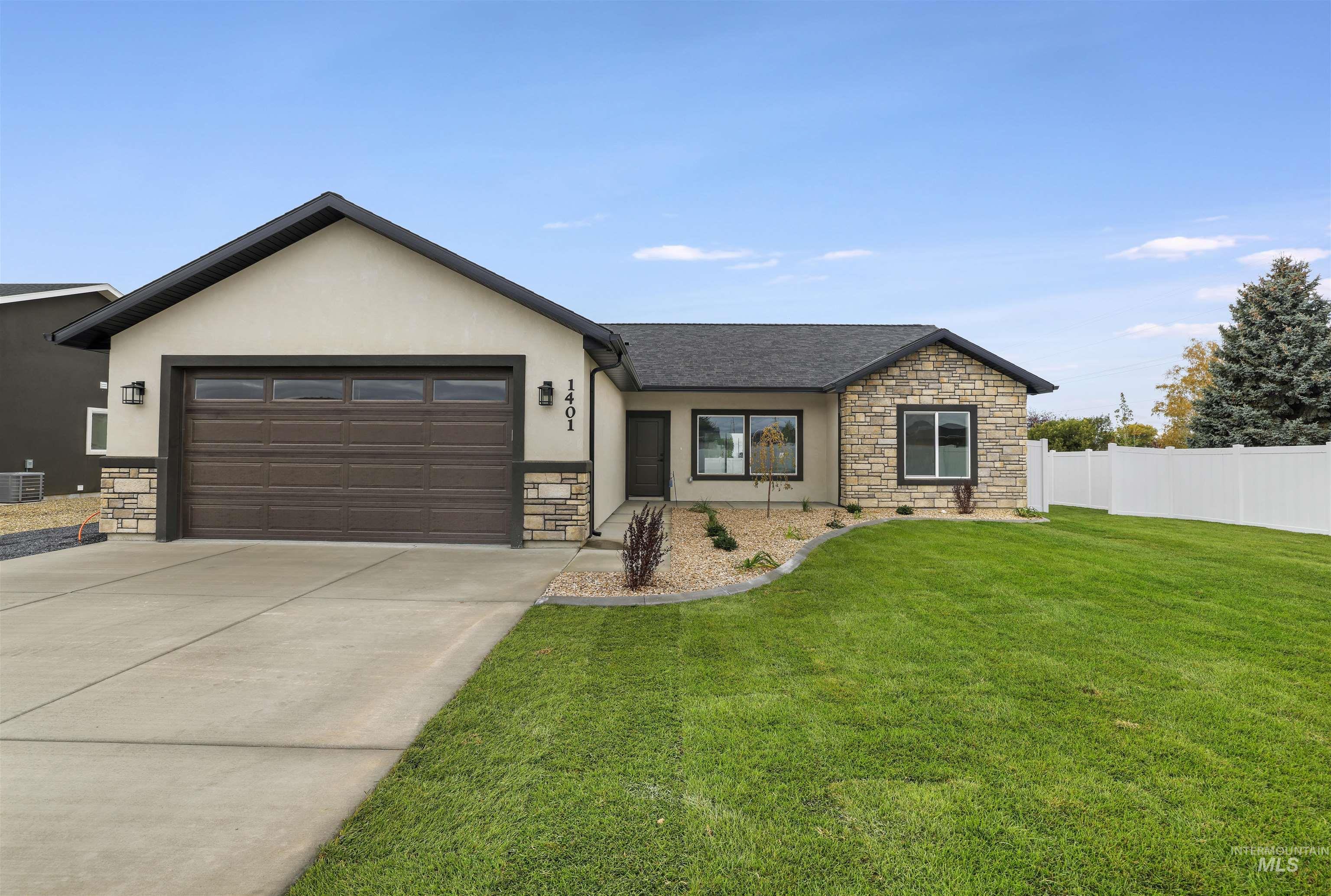 1401 Leslie Drive, Jerome, Idaho 83338, 3 Bedrooms, 2 Bathrooms, Residential For Sale, Price $399,900,MLS 98985191