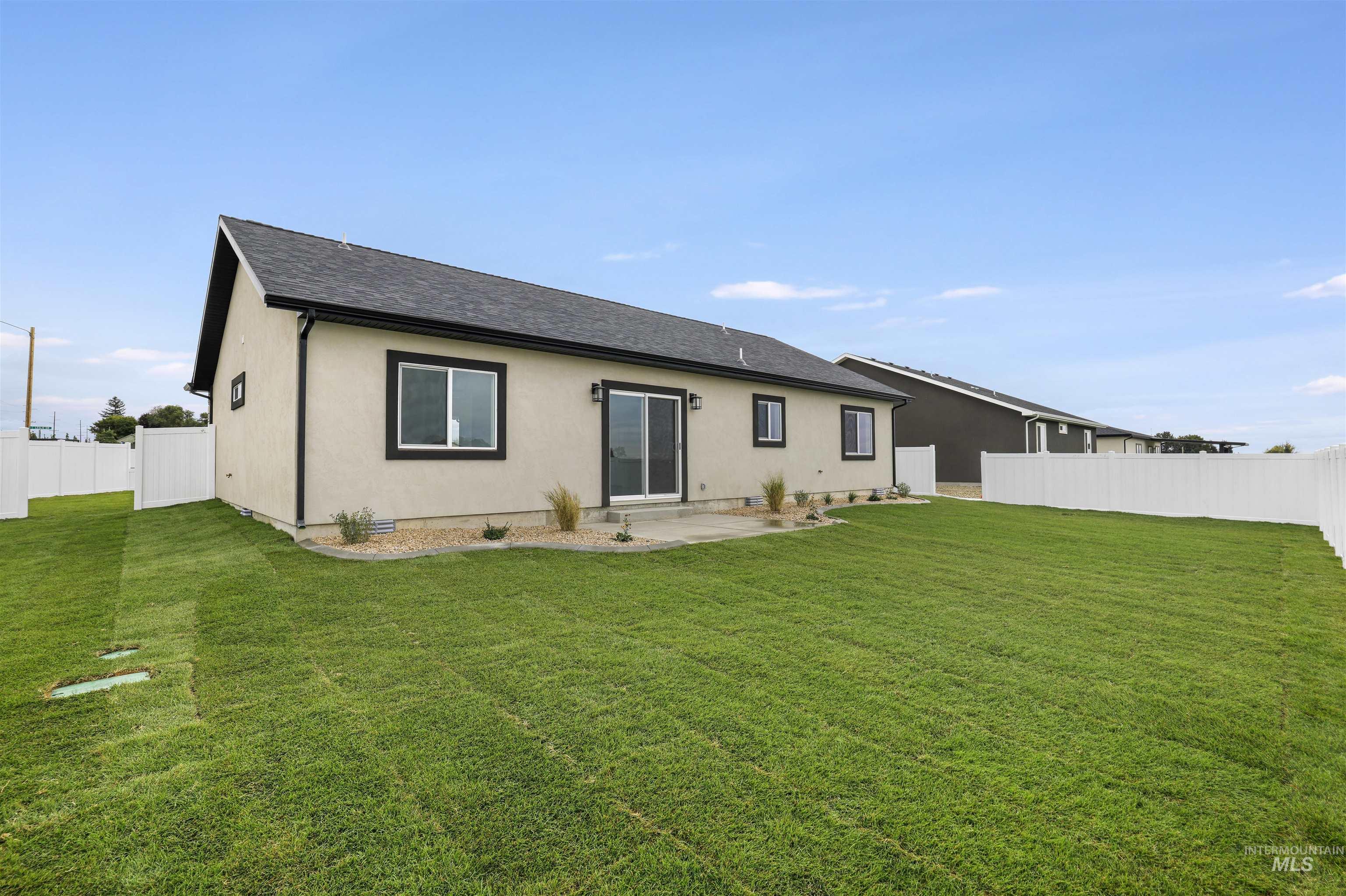 1401 Leslie Drive, Jerome, Idaho 83338, 3 Bedrooms, 2 Bathrooms, Residential For Sale, Price $399,900,MLS 98985191