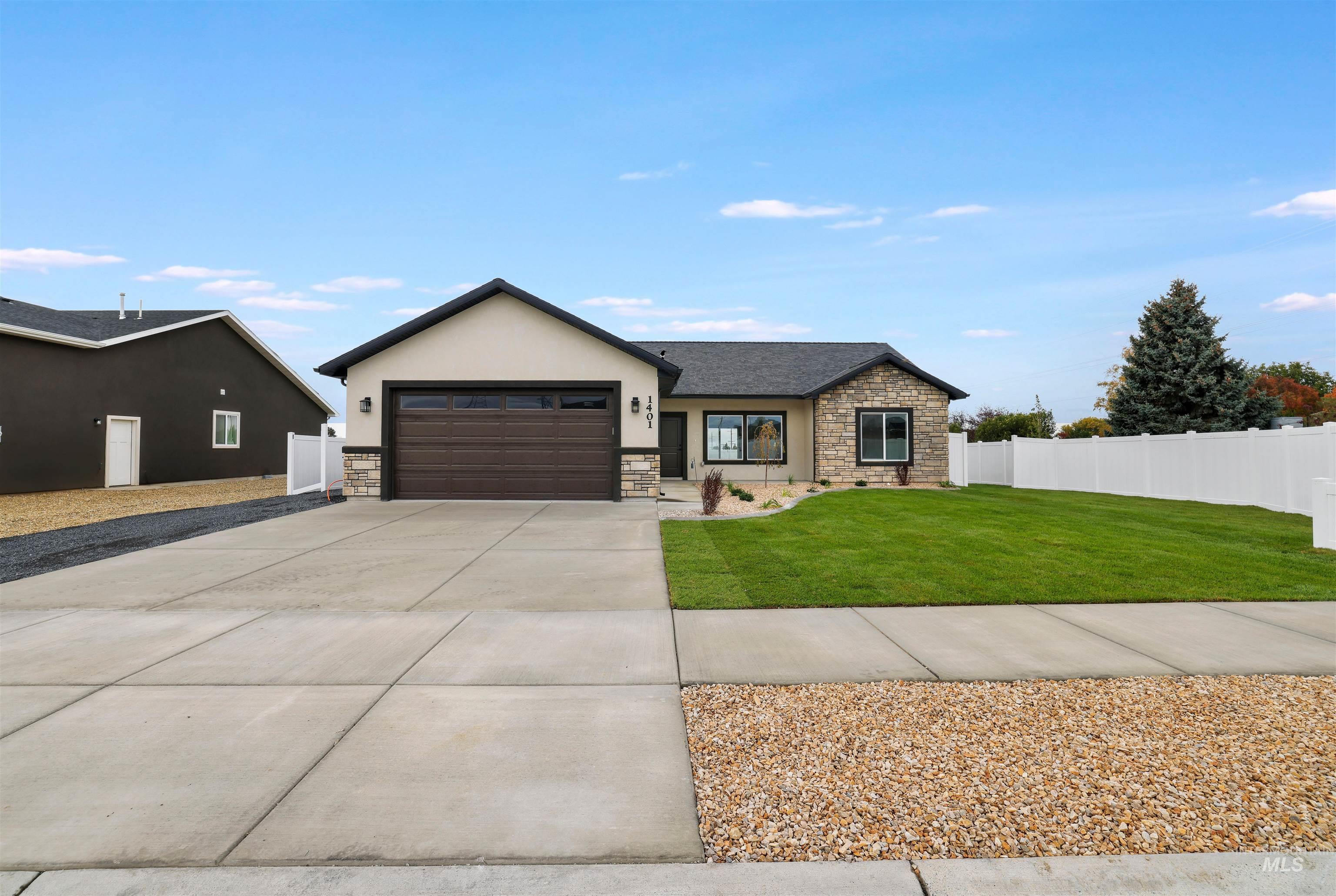 1401 Leslie Drive, Jerome, Idaho 83338, 3 Bedrooms, 2 Bathrooms, Residential For Sale, Price $399,900,MLS 98985191