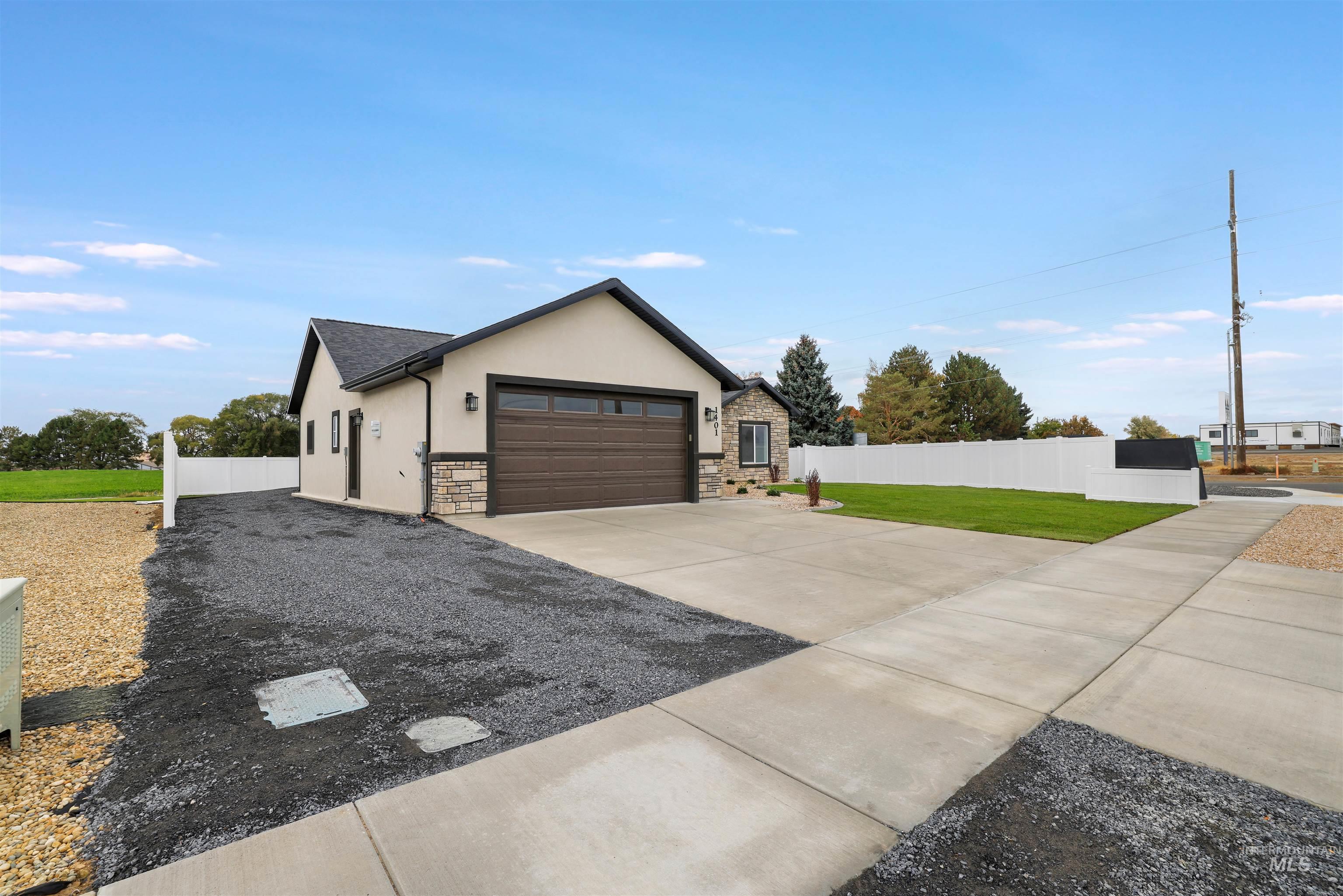1401 Leslie Drive, Jerome, Idaho 83338, 3 Bedrooms, 2 Bathrooms, Residential For Sale, Price $399,900,MLS 98985191