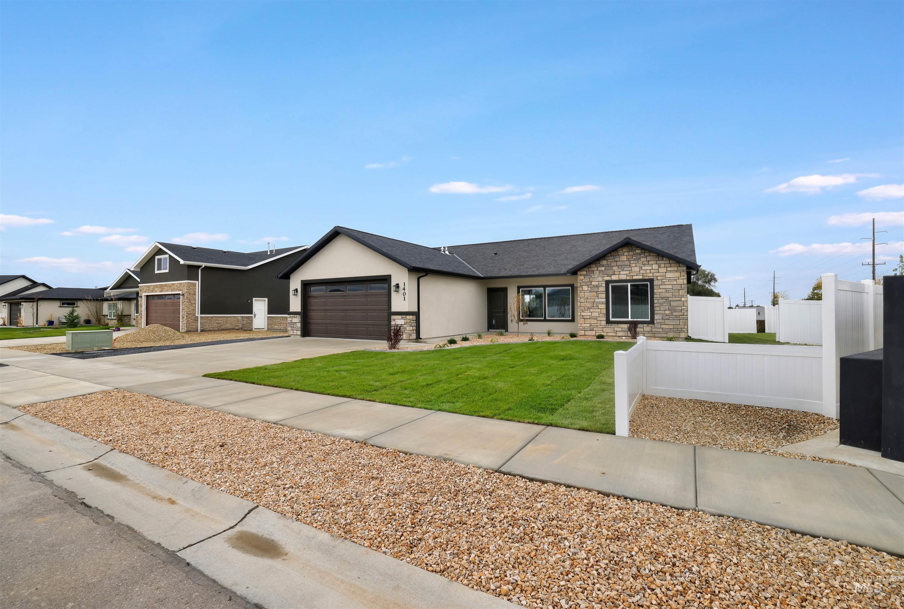 1401 Leslie Drive, Jerome, Idaho 83338, 3 Bedrooms, 2 Bathrooms, Residential For Sale, Price $399,900,MLS 98985191