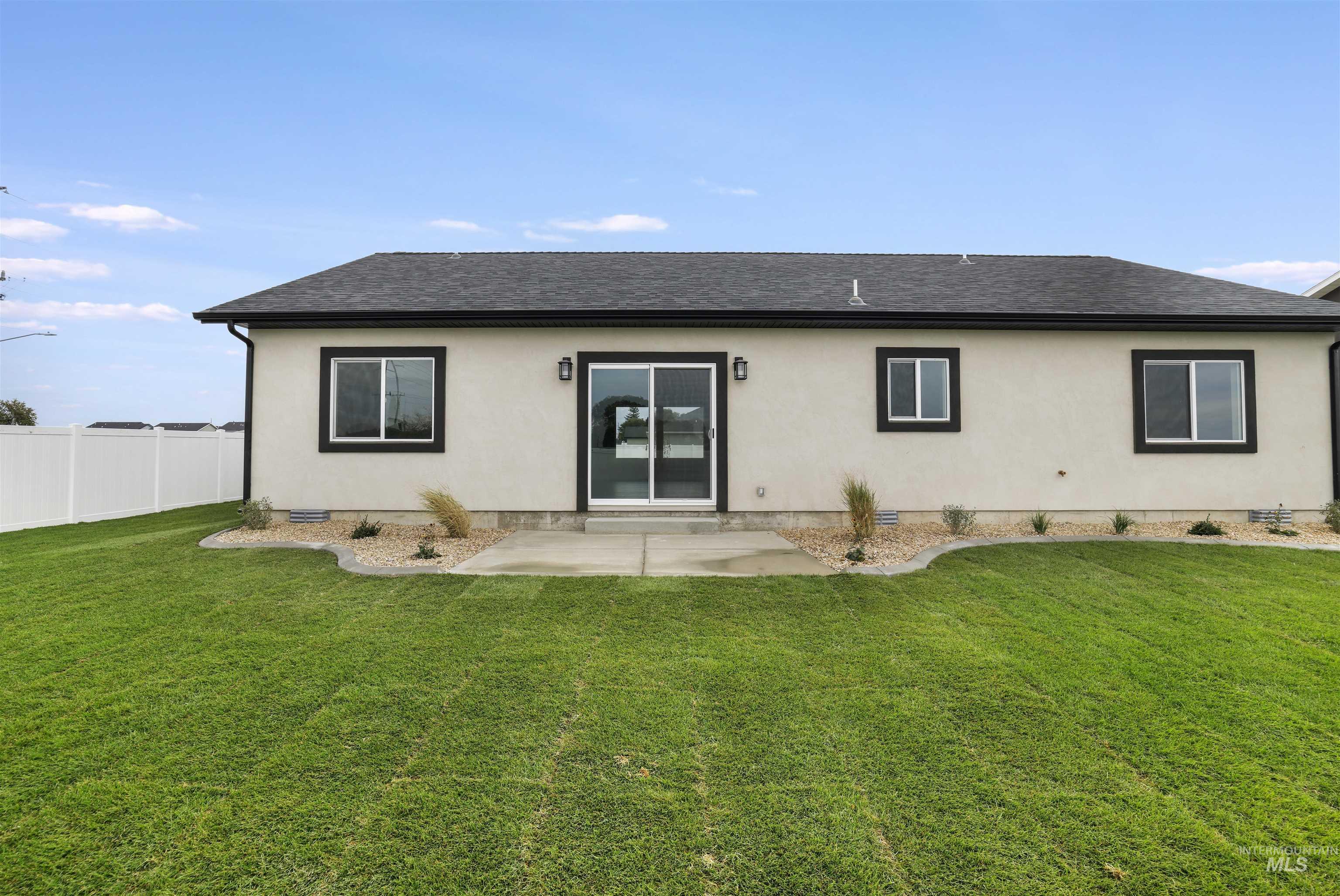 1401 Leslie Drive, Jerome, Idaho 83338, 3 Bedrooms, 2 Bathrooms, Residential For Sale, Price $399,900,MLS 98985191