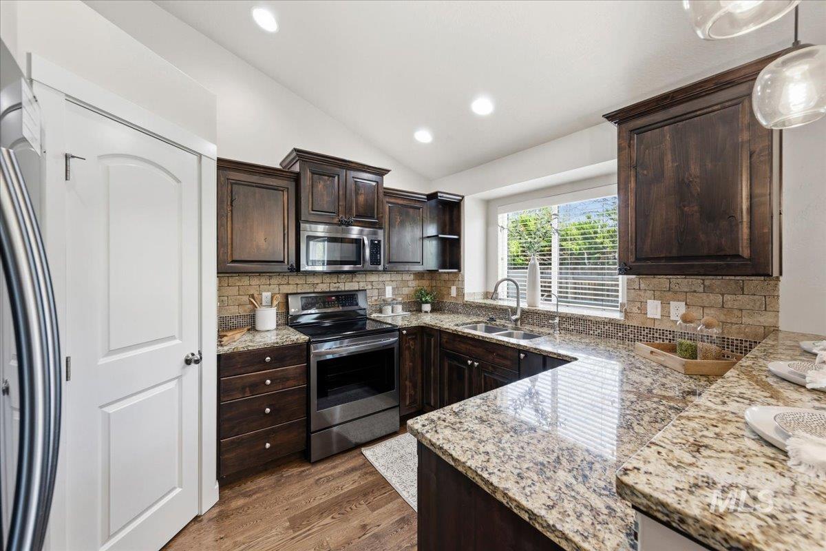 3419 N Arrowwood Way, Meridian, Idaho 83646, 3 Bedrooms, 2.5 Bathrooms, Residential For Sale, Price $459,900, 98985194